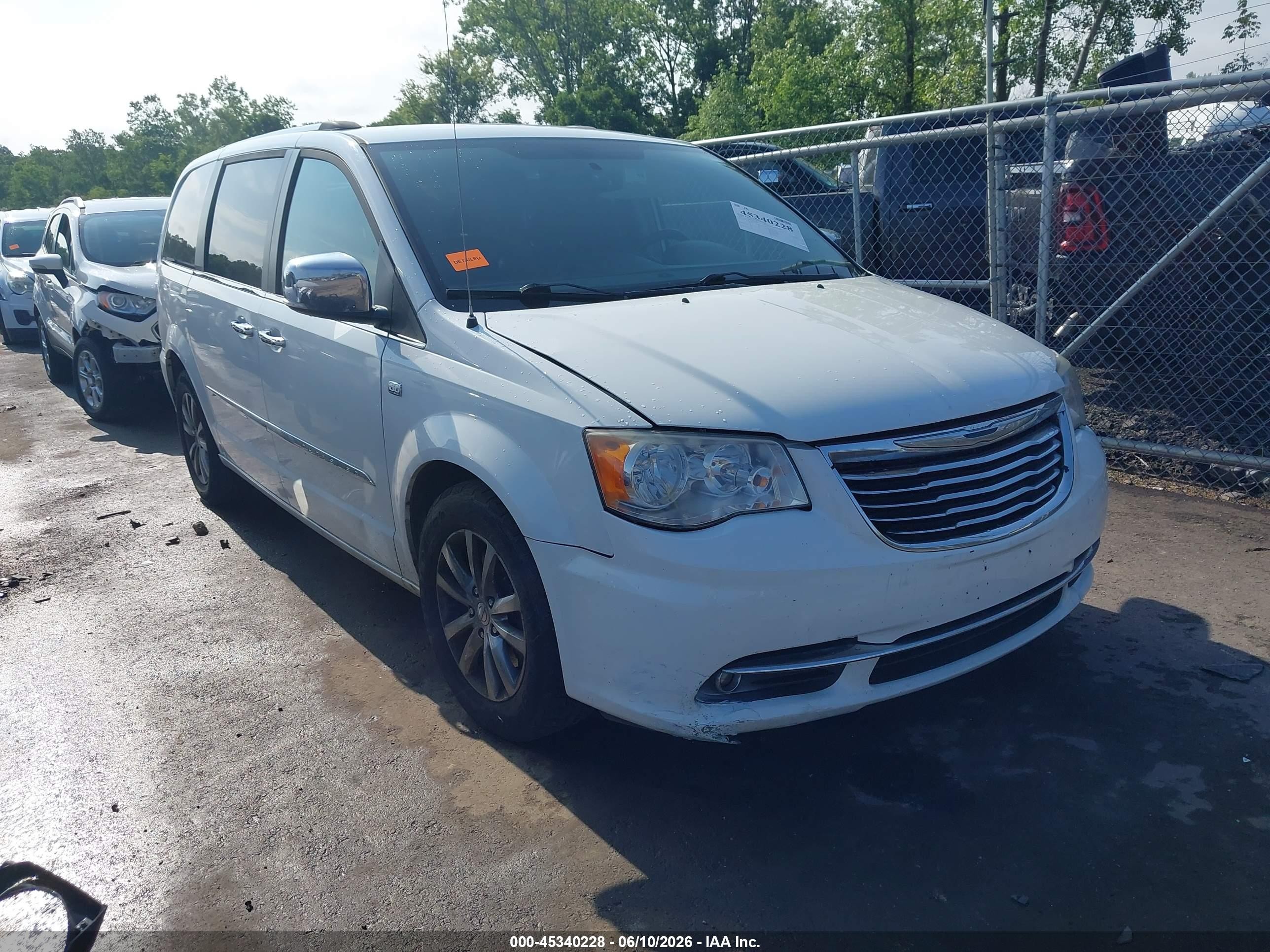 2014 Chrysler Town & Country Touring-l 30th Anniversary White vin: 2C4RC1CG3ER409944