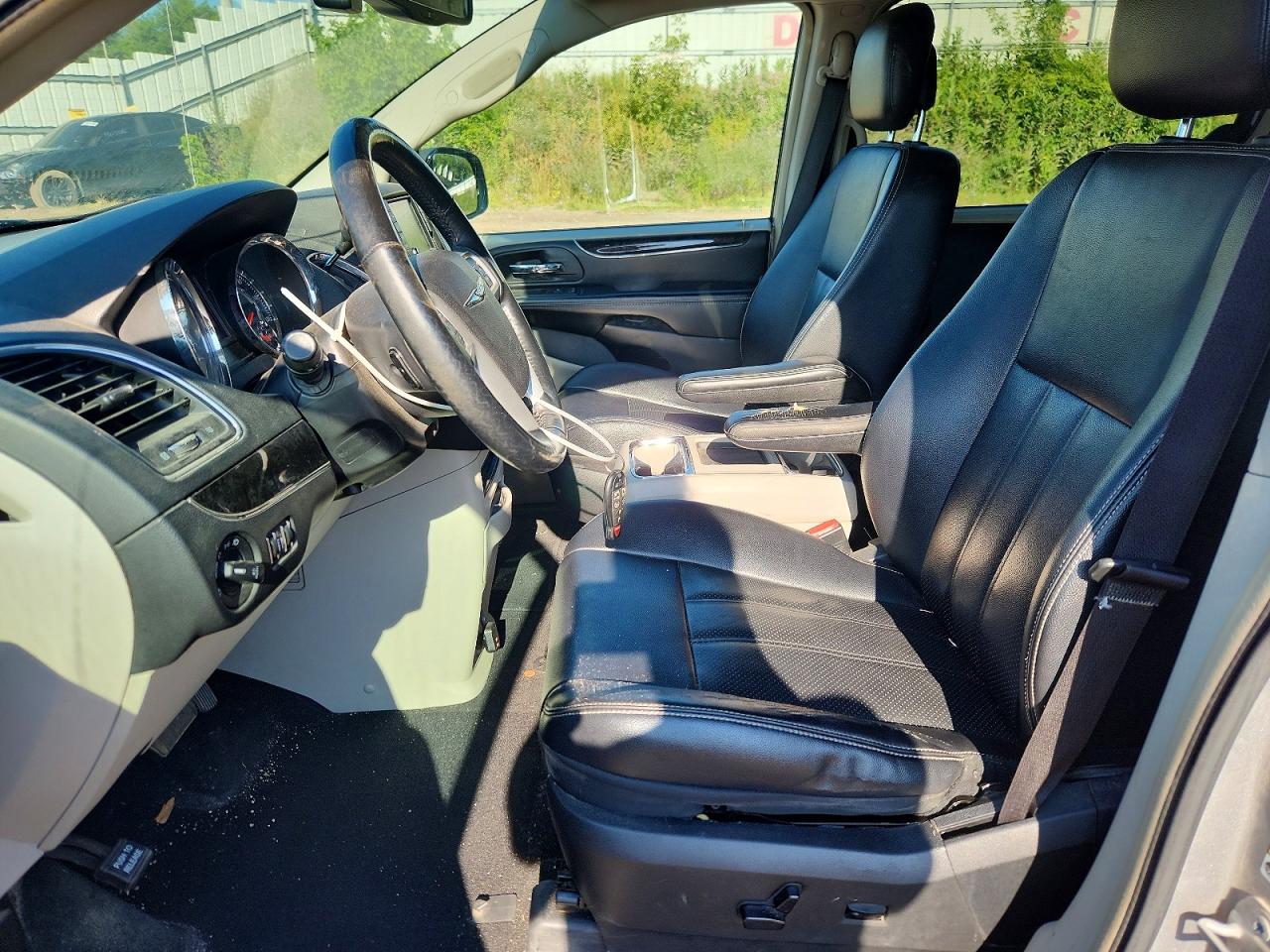 2015 Chrysler Town & Country Touring L Silver vin: 2C4RC1CG3FR522309