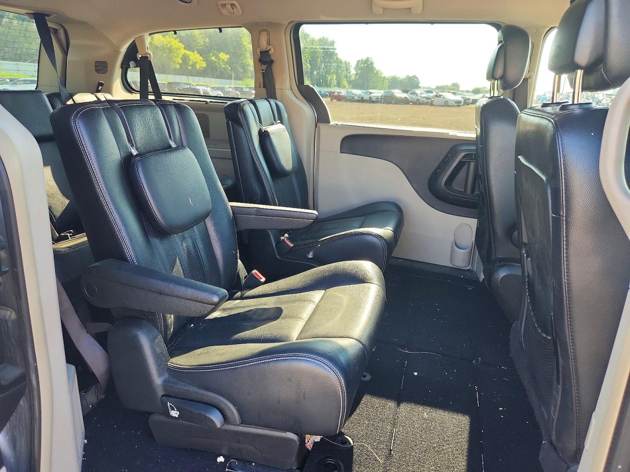 2015 Chrysler Town & Country Touring L Silver vin: 2C4RC1CG3FR522309