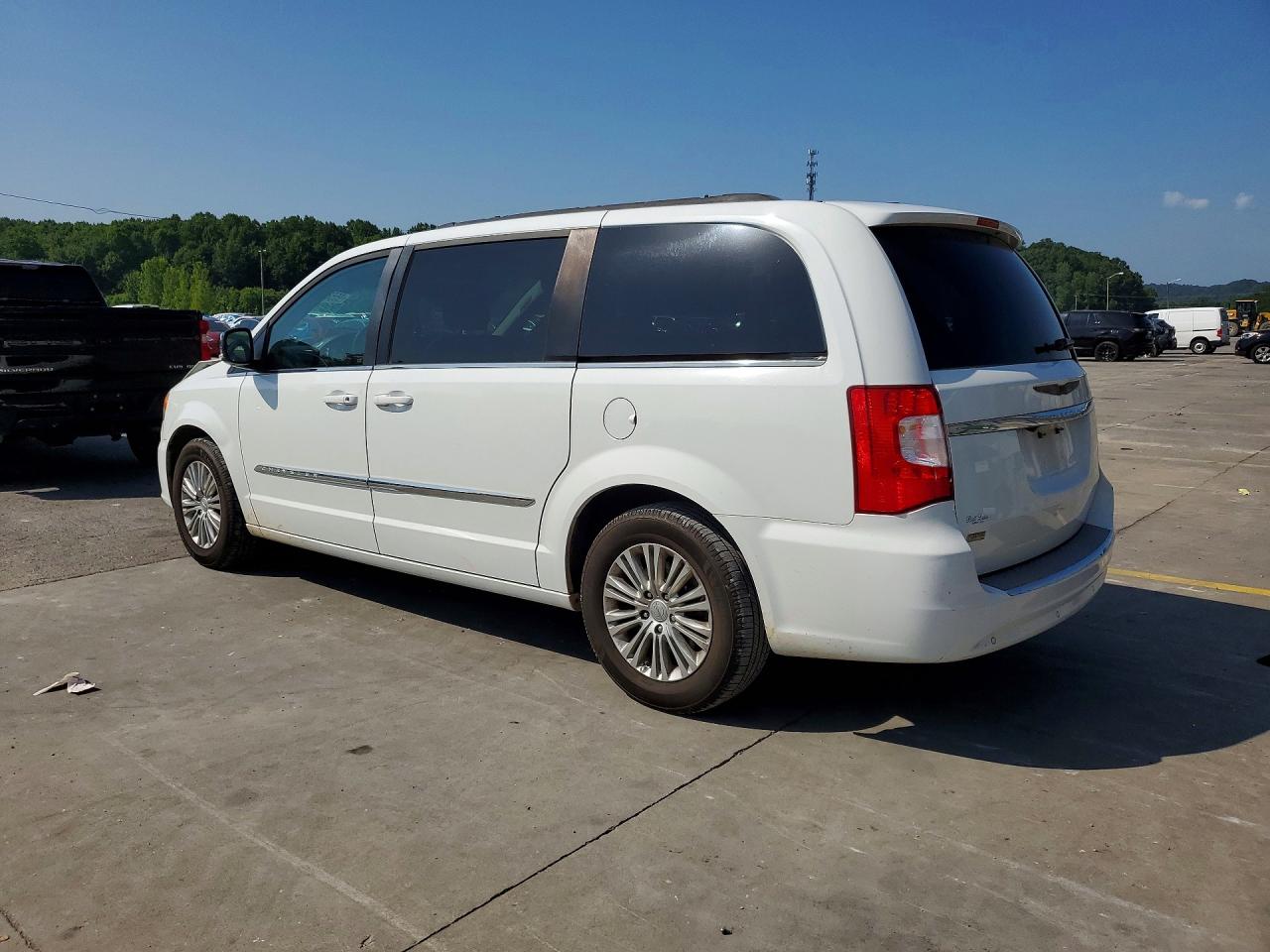 2015 Chrysler Town & Country Touring L White vin: 2C4RC1CG3FR582316