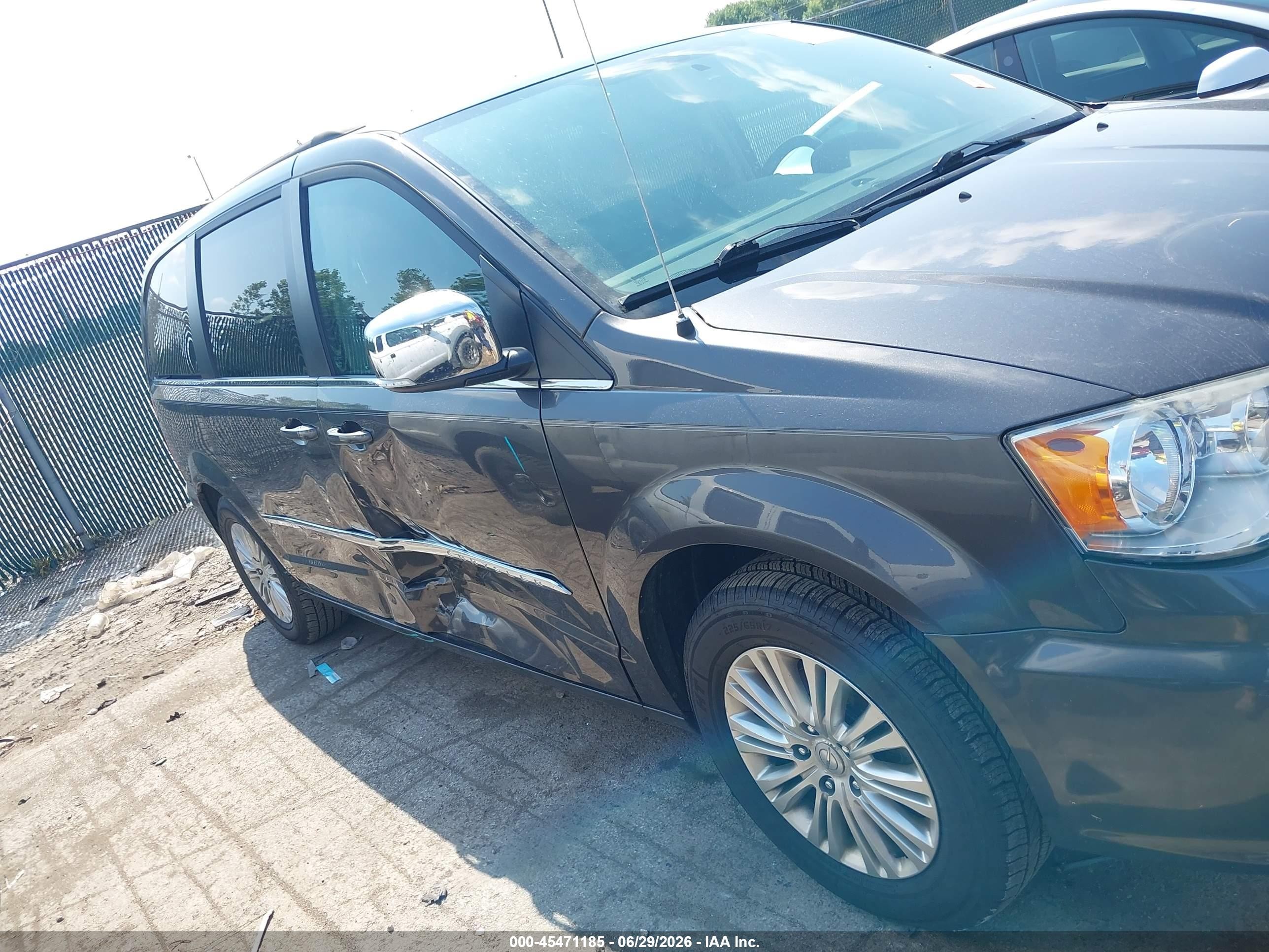 2015 Chrysler Town & Country Touring-l Gray vin: 2C4RC1CG3FR589833