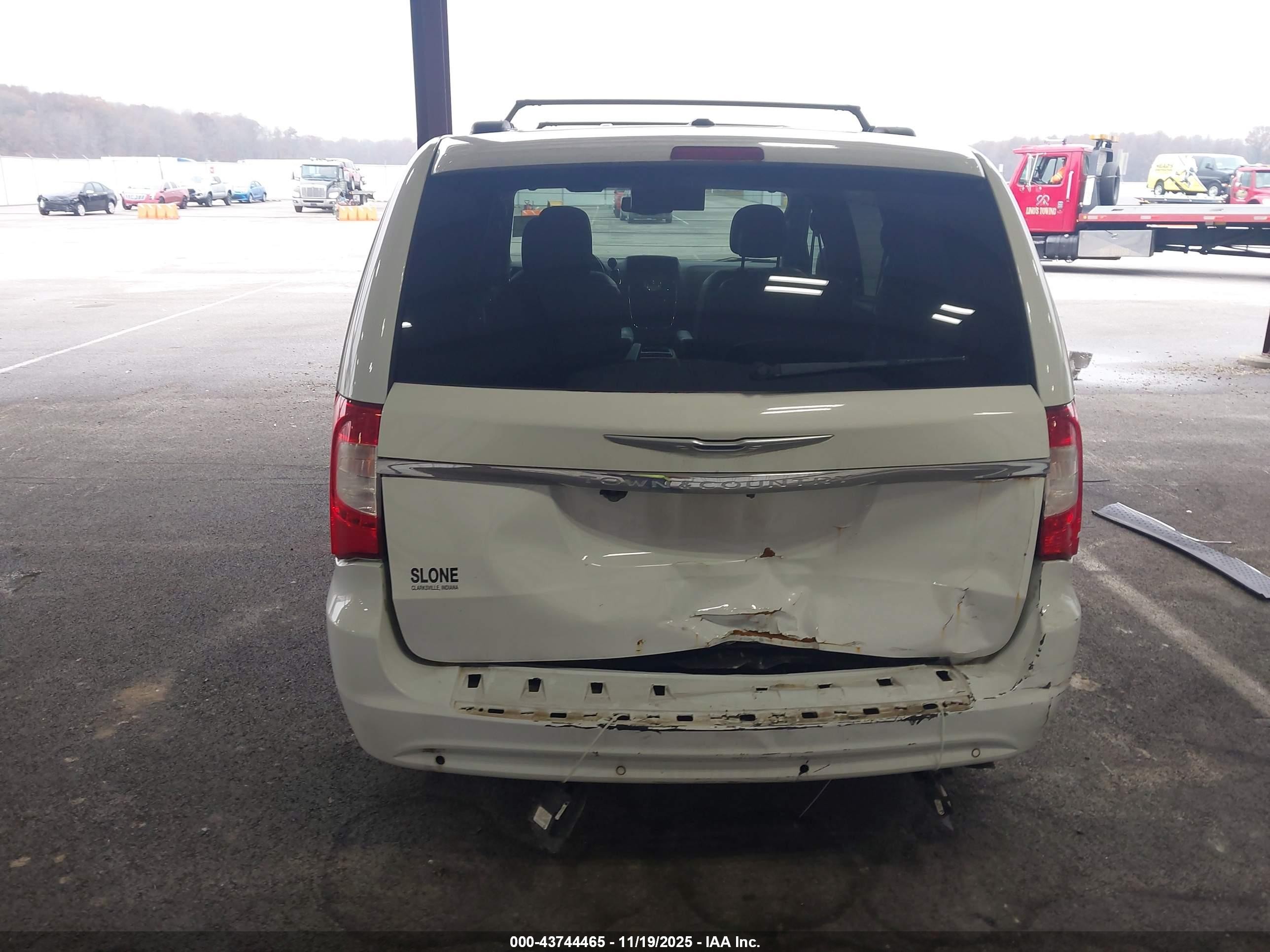 2015 Chrysler Town & Country Touring-l White vin: 2C4RC1CG3FR674610