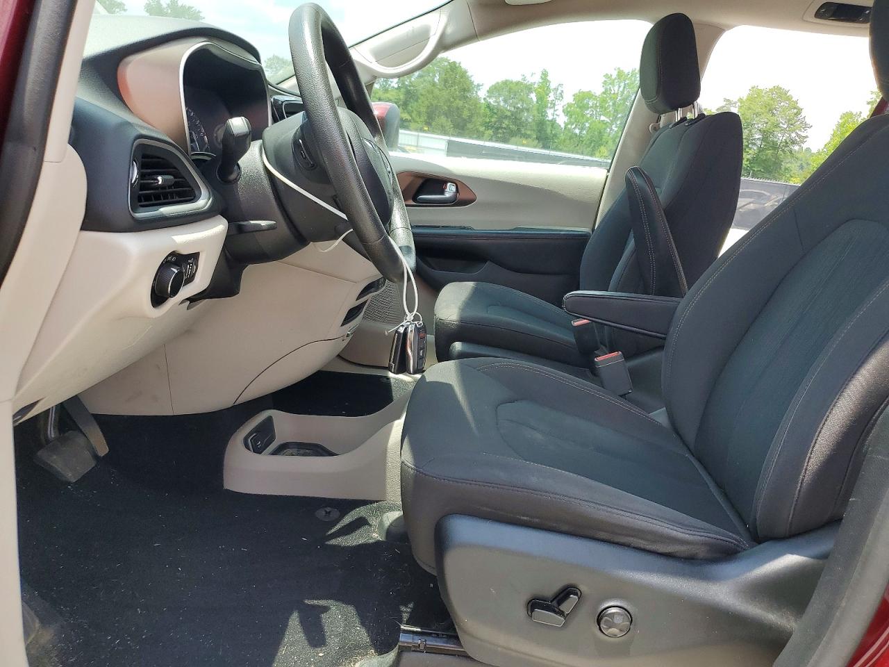 2017 Chrysler Pacifica Lx Burgundy vin: 2C4RC1CG3HR723162