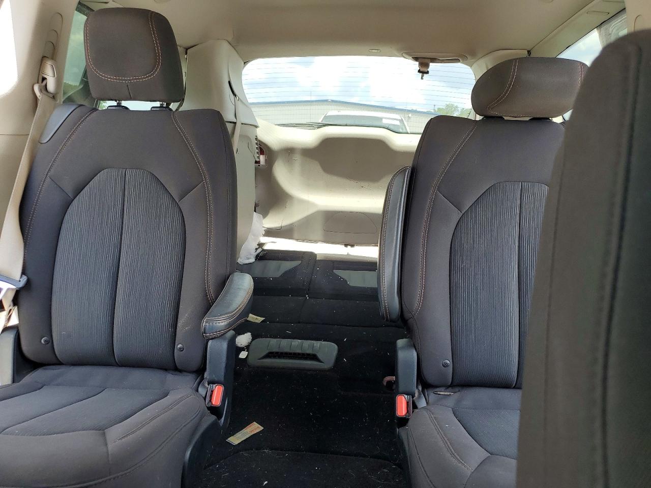 2017 Chrysler Pacifica Lx Burgundy vin: 2C4RC1CG3HR723162
