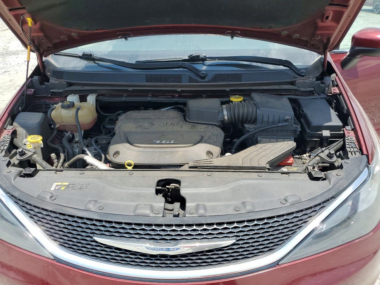 2017 Chrysler Pacifica Lx Burgundy vin: 2C4RC1CG3HR723162