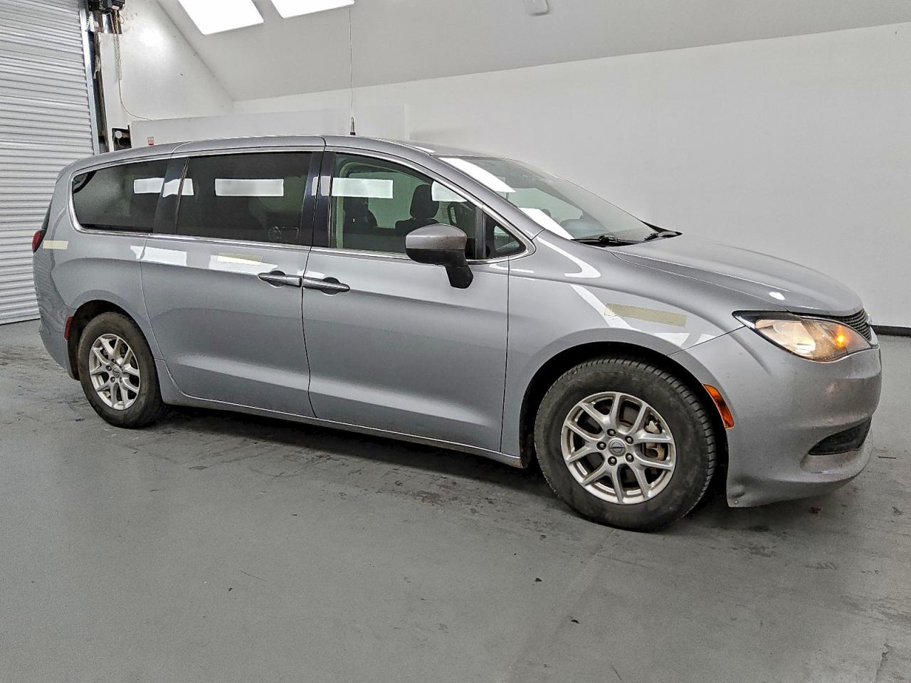 2021 Chrysler Voyager Lx Silver vin: 2C4RC1CG3MR580269