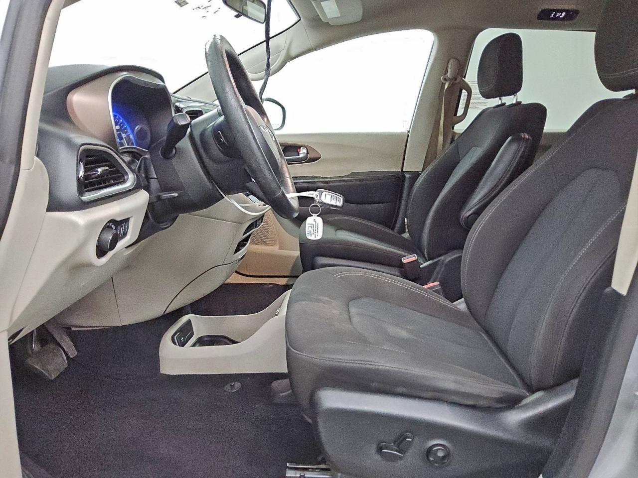 2021 Chrysler Voyager Lx Silver vin: 2C4RC1CG3MR580269
