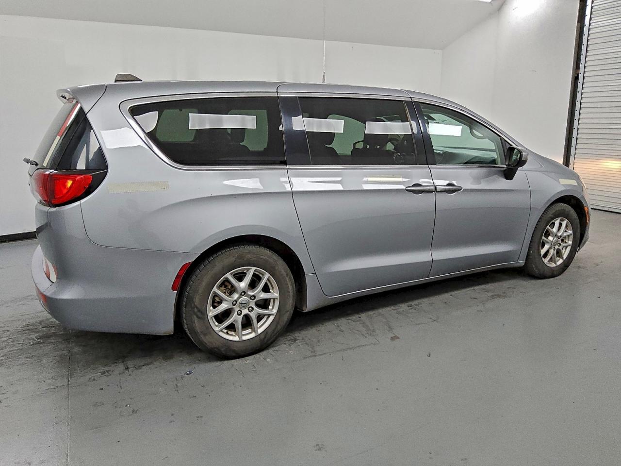 2021 Chrysler Voyager Lx Silver vin: 2C4RC1CG3MR580269