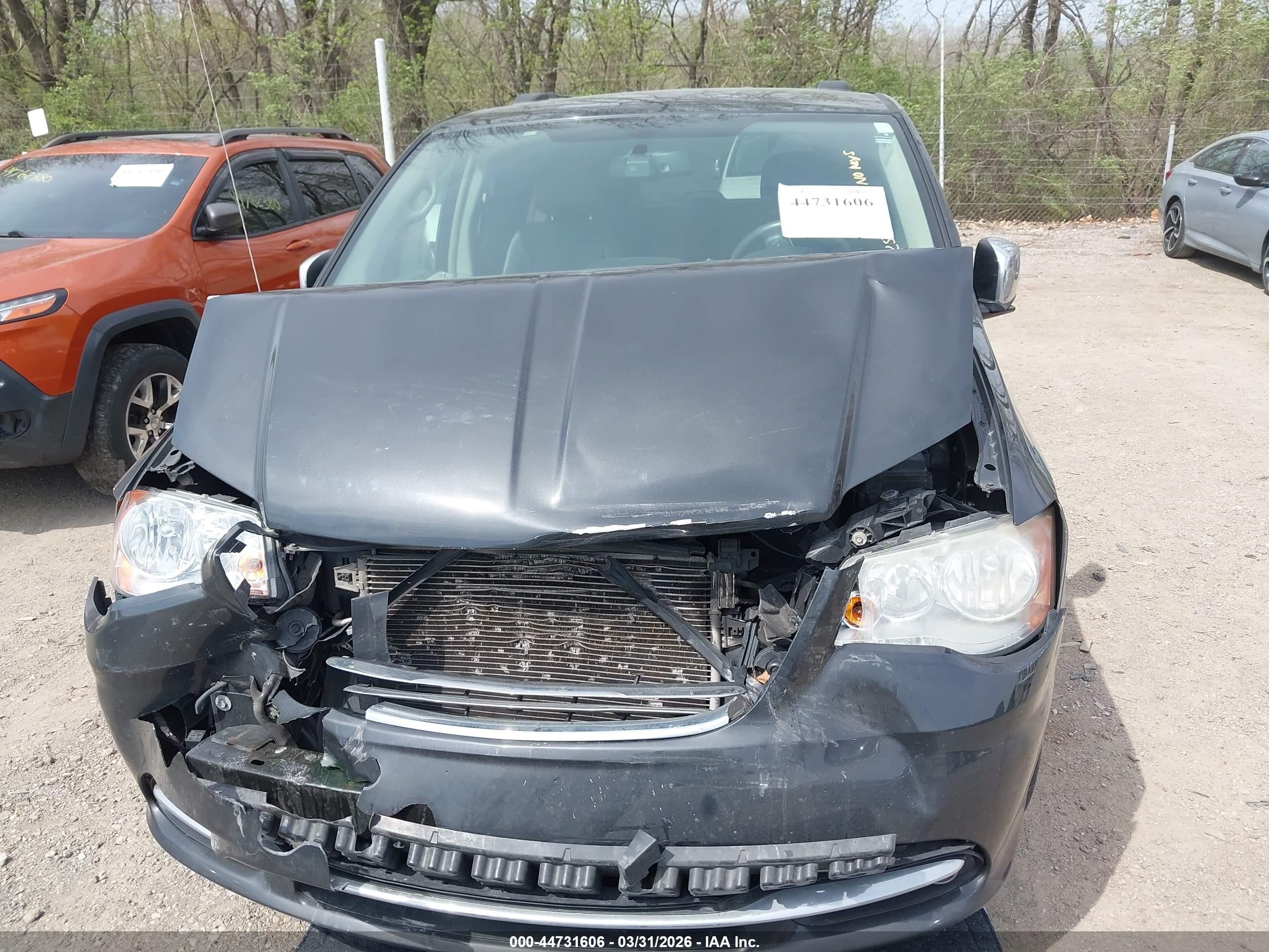 2012 Chrysler Town & Country Touring-l Gray vin: 2C4RC1CG4CR227702