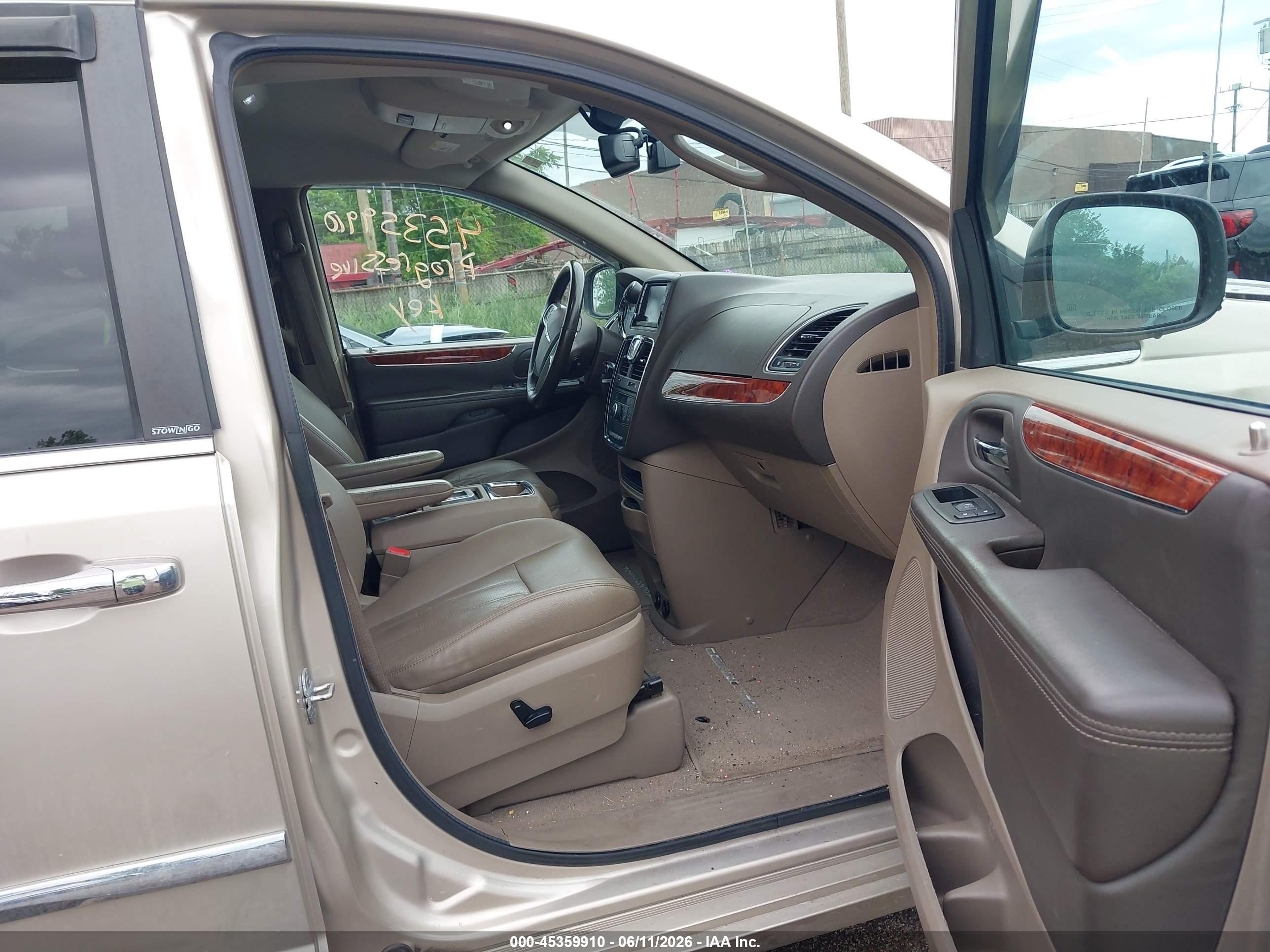 2012 Chrysler Town & Country Touring-l Champagne vin: 2C4RC1CG4CR301362