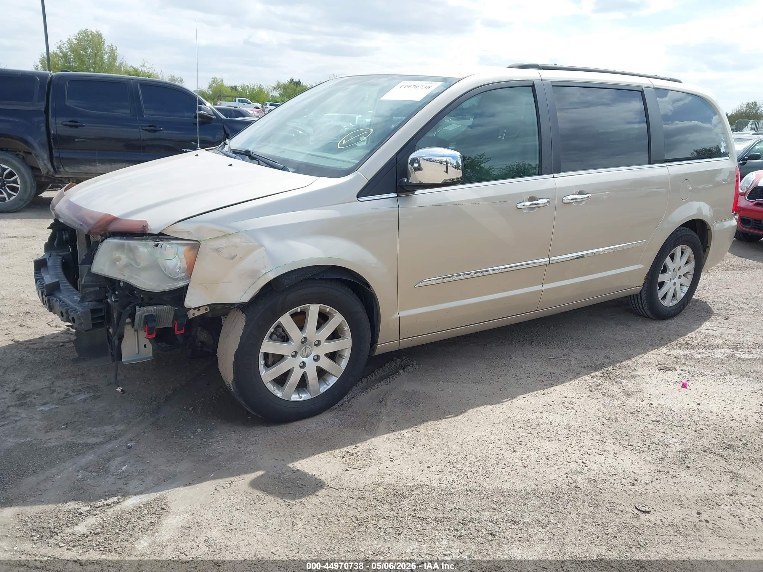2012 Chrysler Town & Country Touring-l Бежевый vin: 2C4RC1CG4CR327069