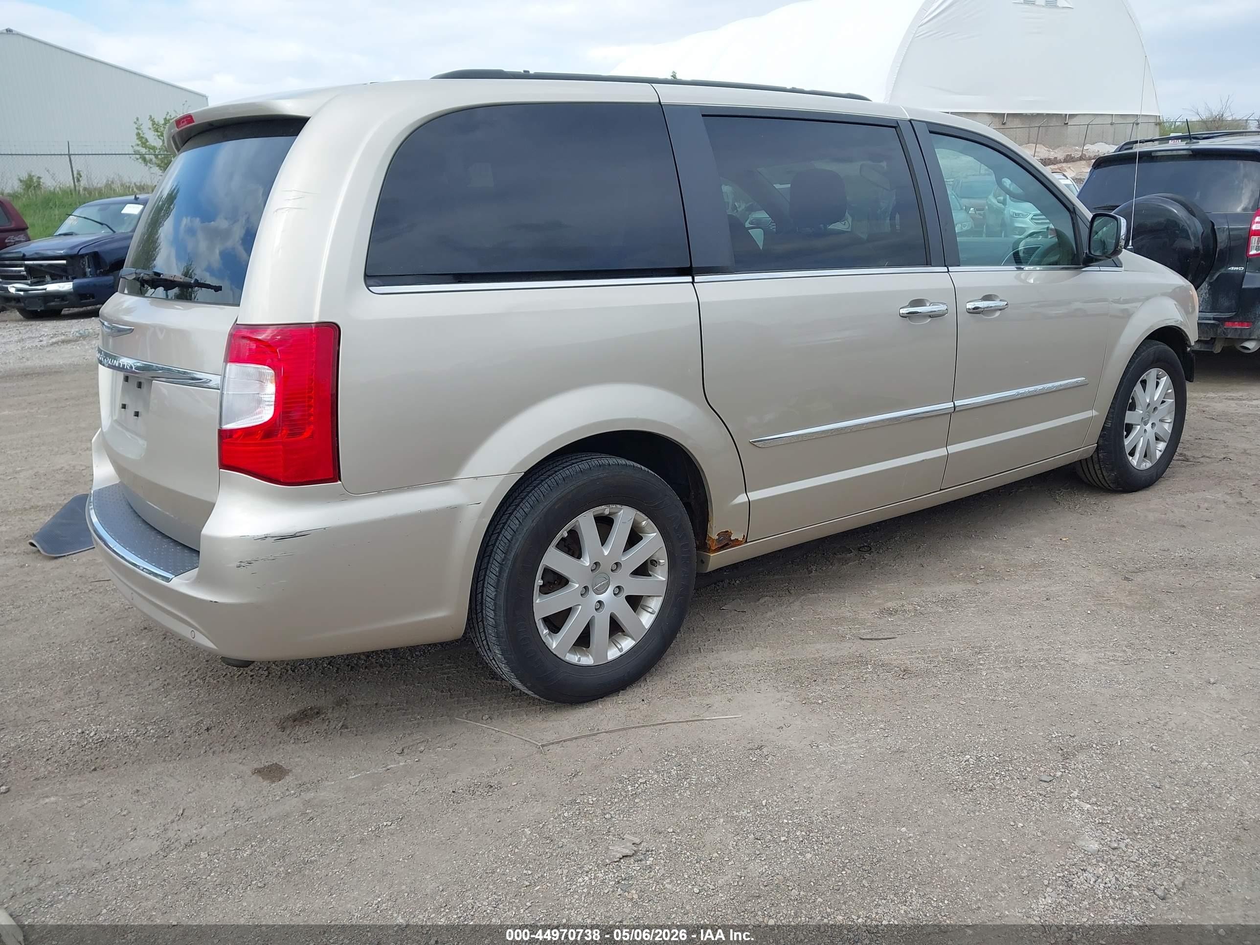 2012 Chrysler Town & Country Touring-l Бежевый vin: 2C4RC1CG4CR327069
