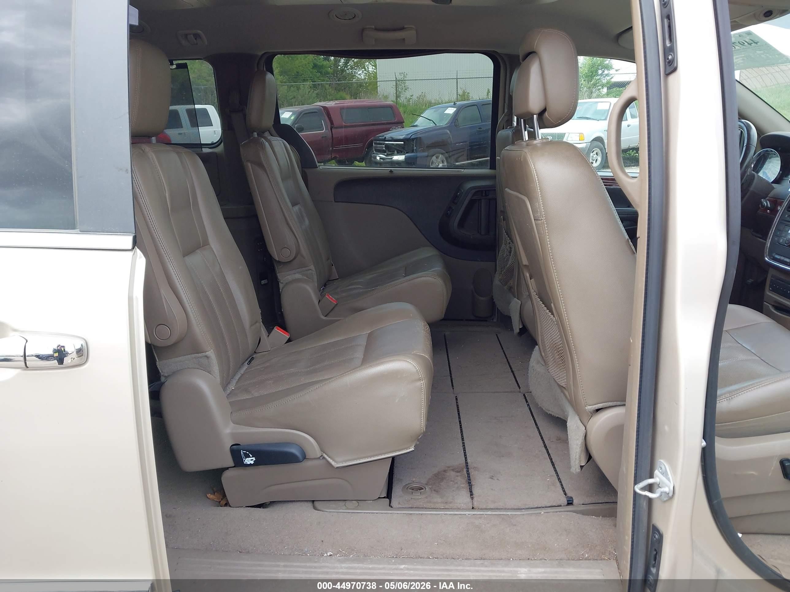 2012 Chrysler Town & Country Touring-l Бежевый vin: 2C4RC1CG4CR327069