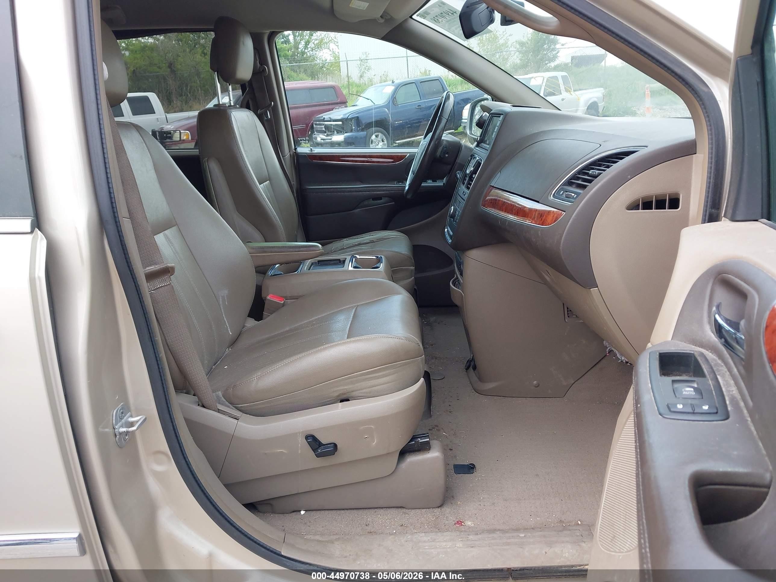 2012 Chrysler Town & Country Touring-l Бежевый vin: 2C4RC1CG4CR327069