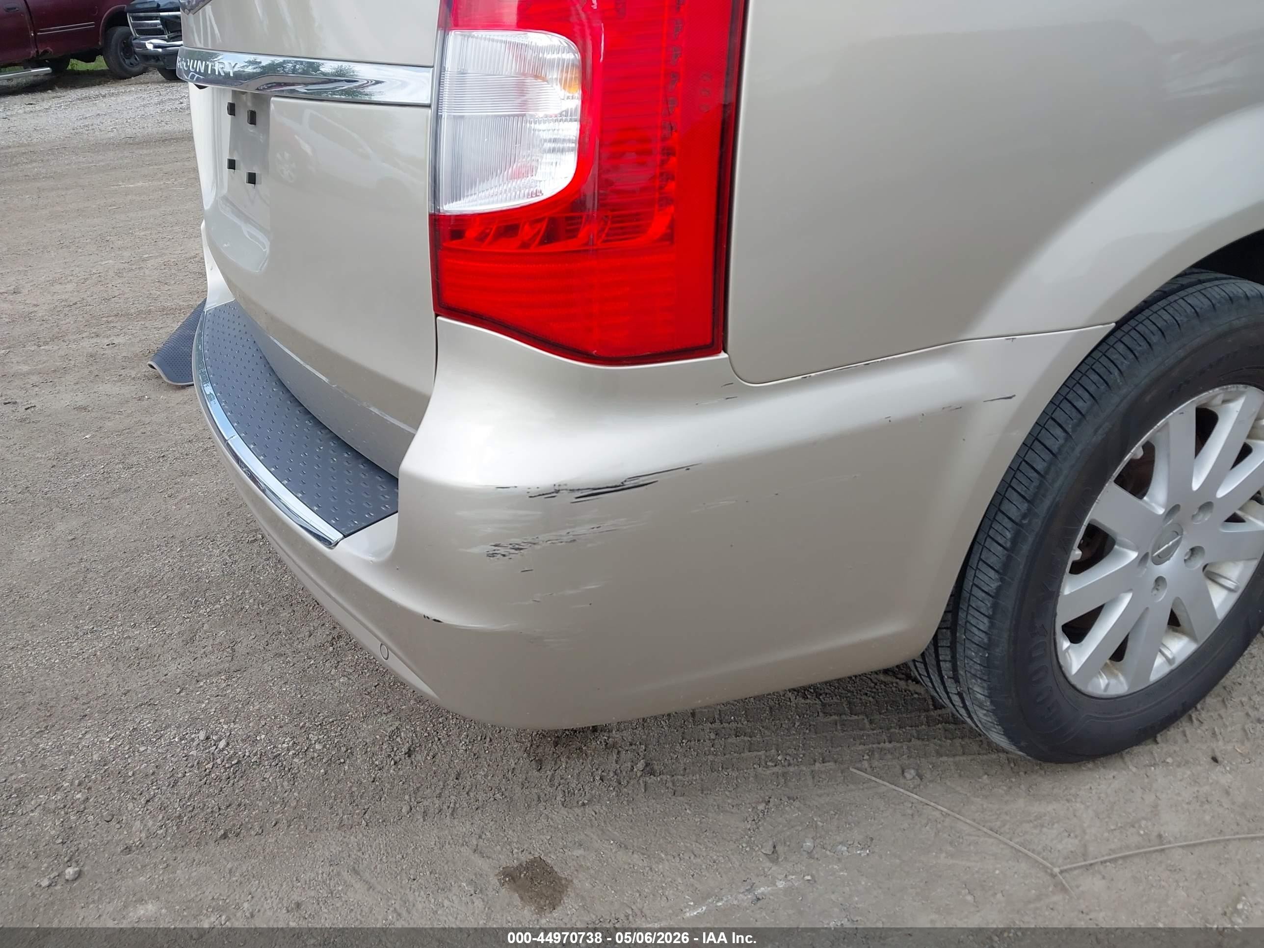 2012 Chrysler Town & Country Touring-l Бежевый vin: 2C4RC1CG4CR327069