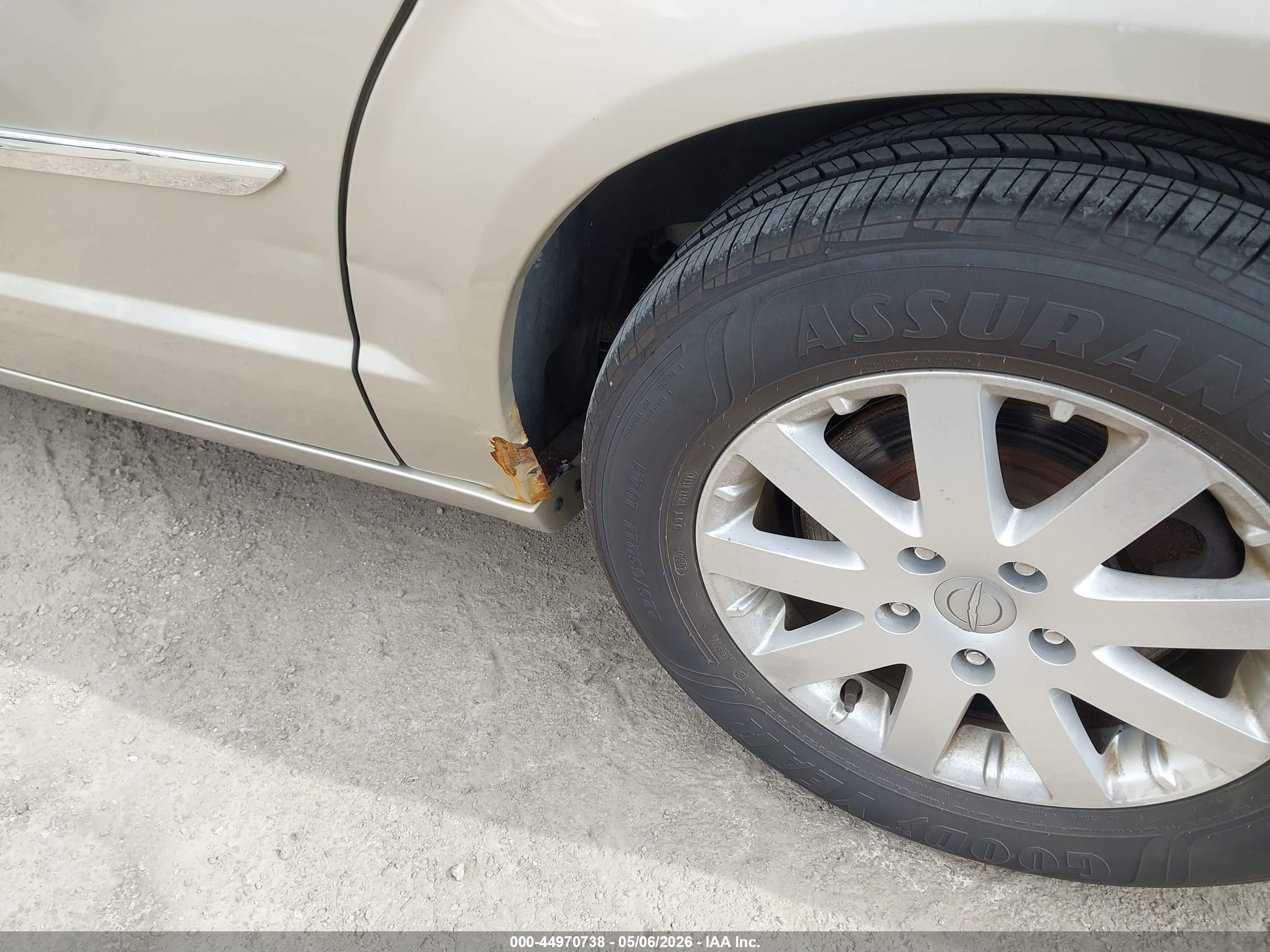 2012 Chrysler Town & Country Touring-l Бежевый vin: 2C4RC1CG4CR327069