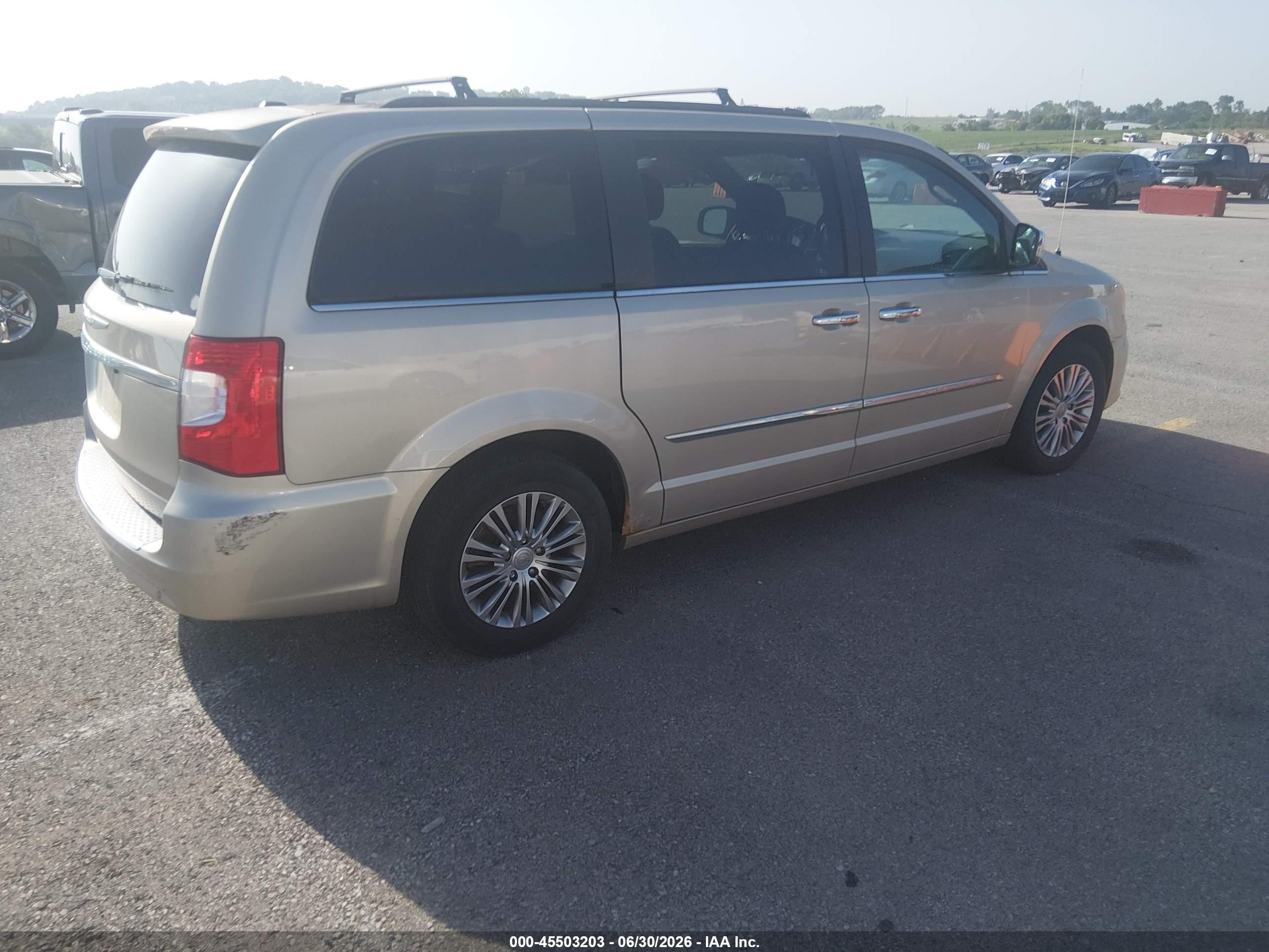 2013 Chrysler Town & Country Touring-l Brown vin: 2C4RC1CG4DR559396