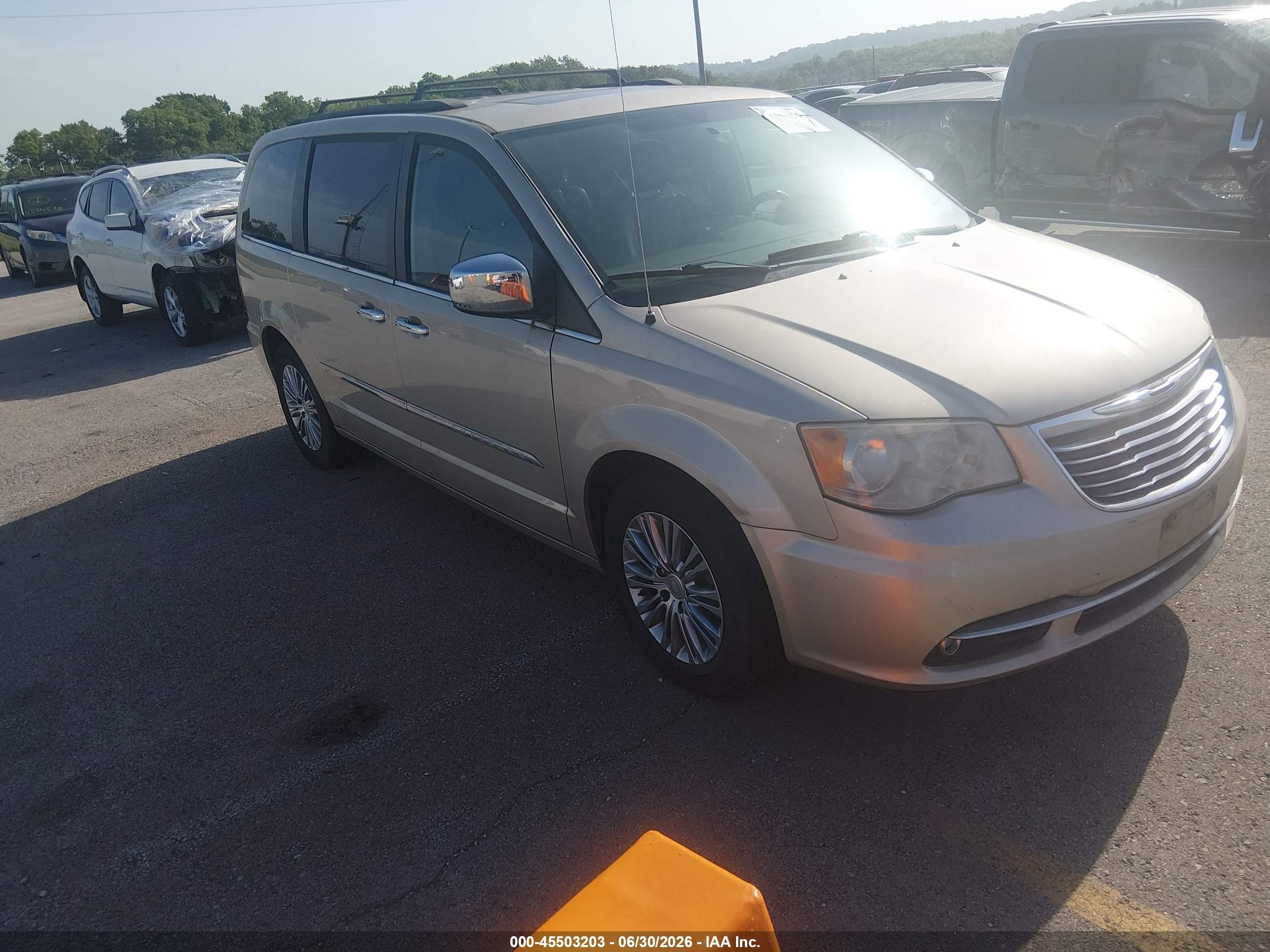 2013 Chrysler Town & Country Touring-l Brown vin: 2C4RC1CG4DR559396