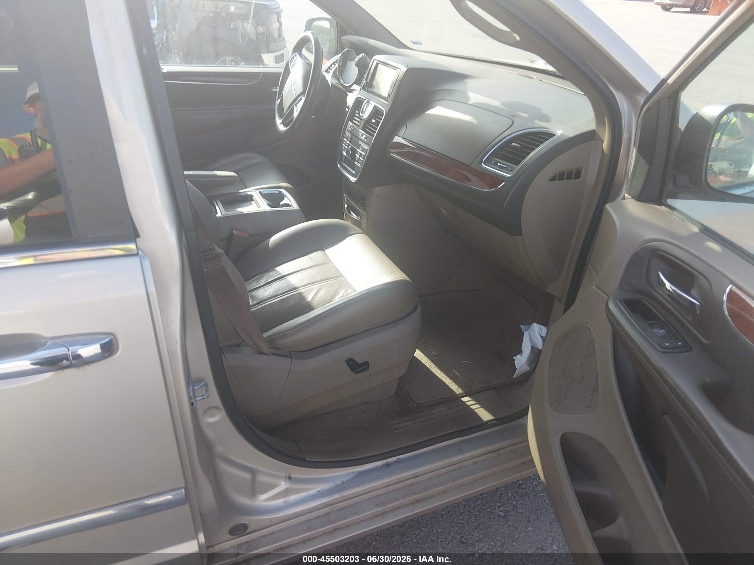2013 Chrysler Town & Country Touring-l Brown vin: 2C4RC1CG4DR559396