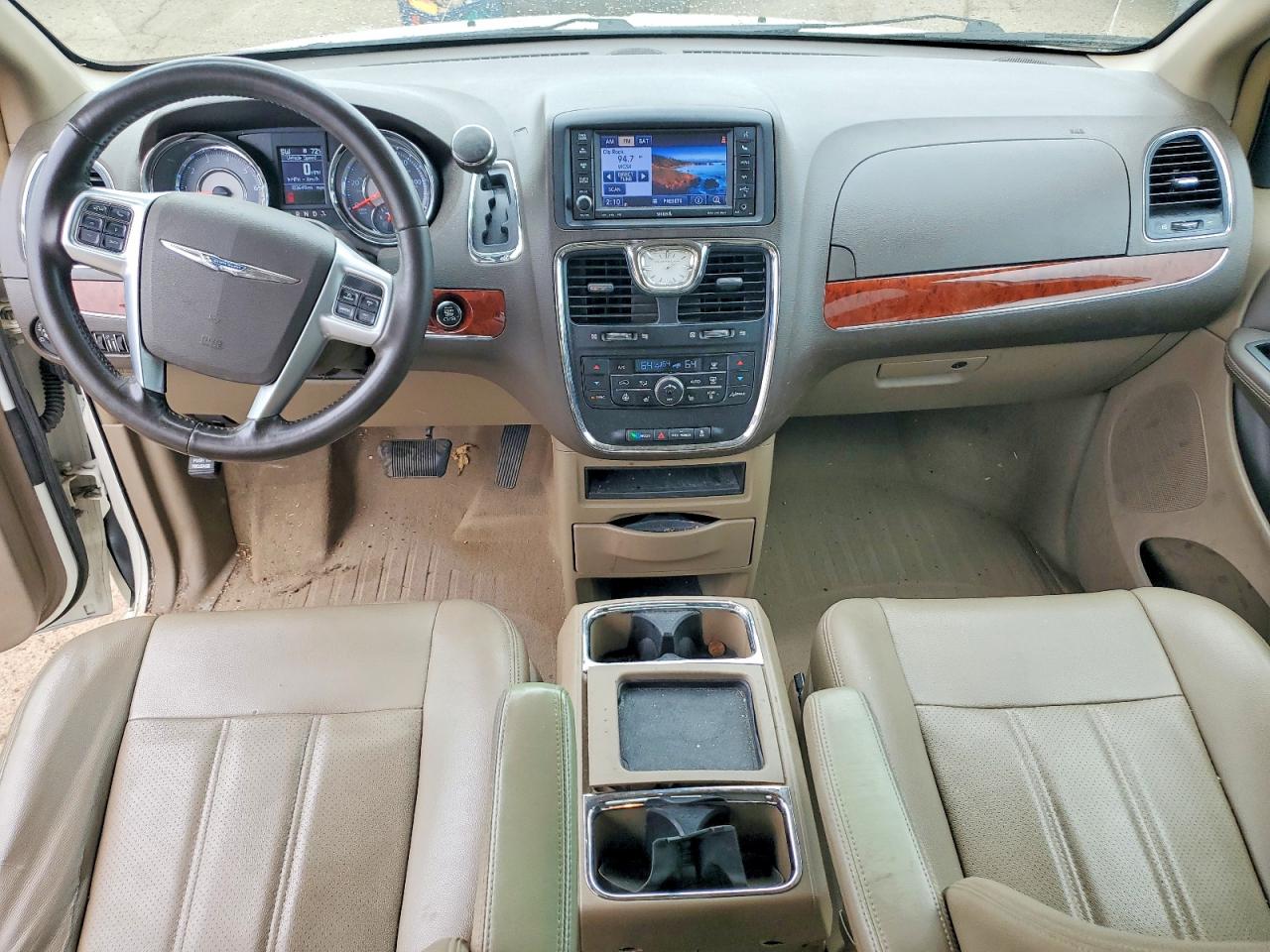2013 Chrysler Town & Country Touring L White vin: 2C4RC1CG4DR565053
