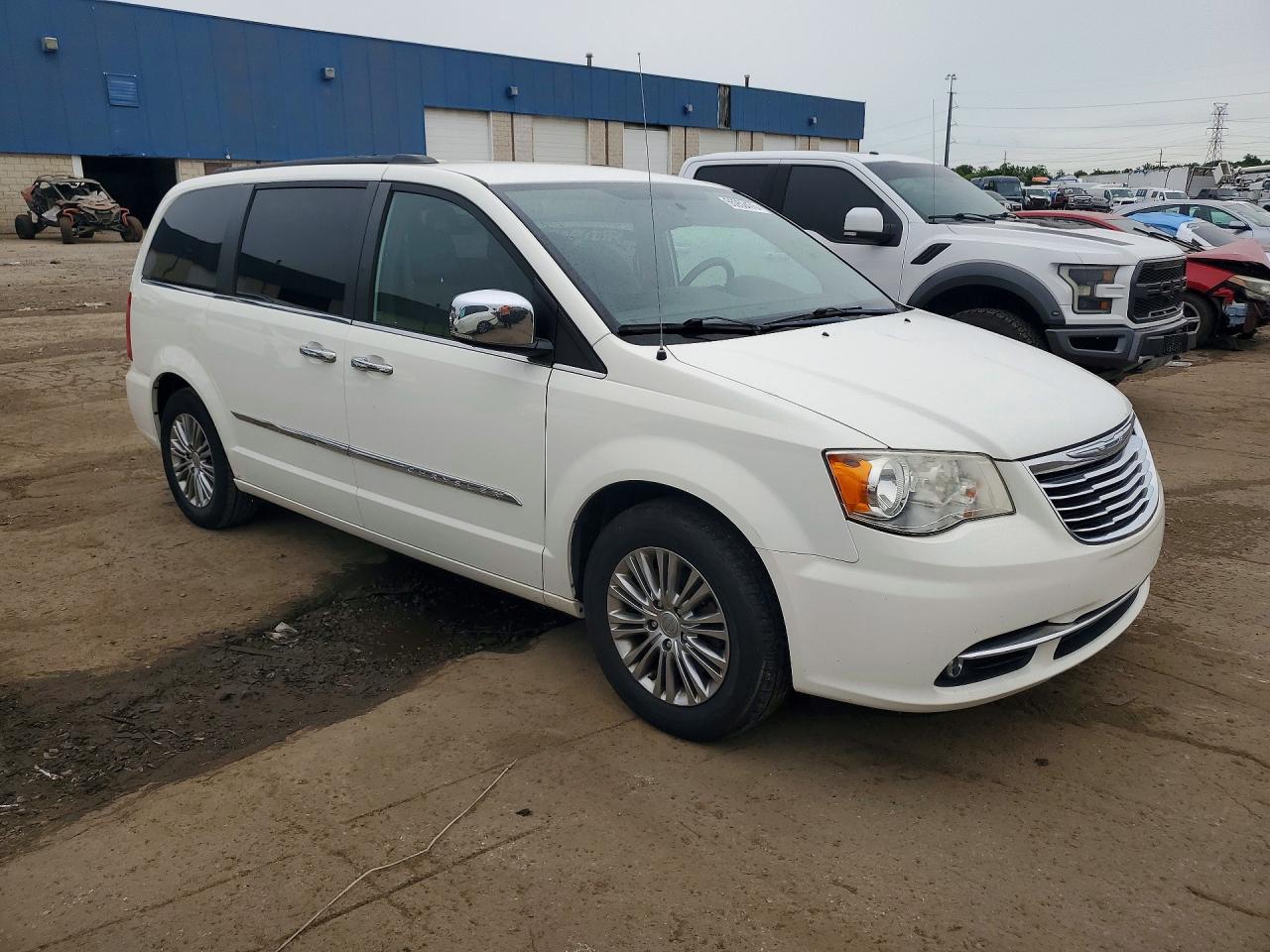 2013 Chrysler Town & Country Touring L White vin: 2C4RC1CG4DR565053