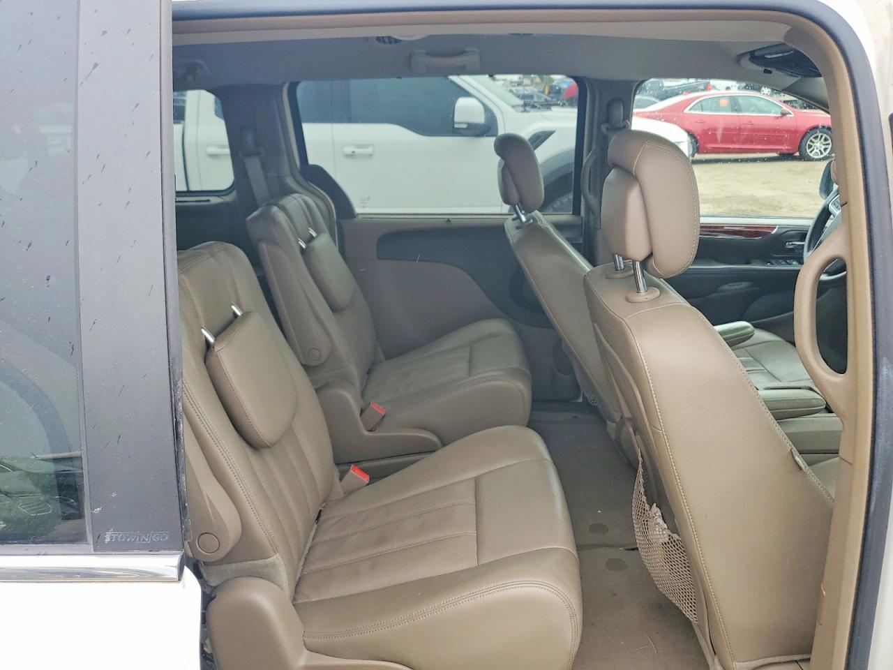2013 Chrysler Town & Country Touring L White vin: 2C4RC1CG4DR565053