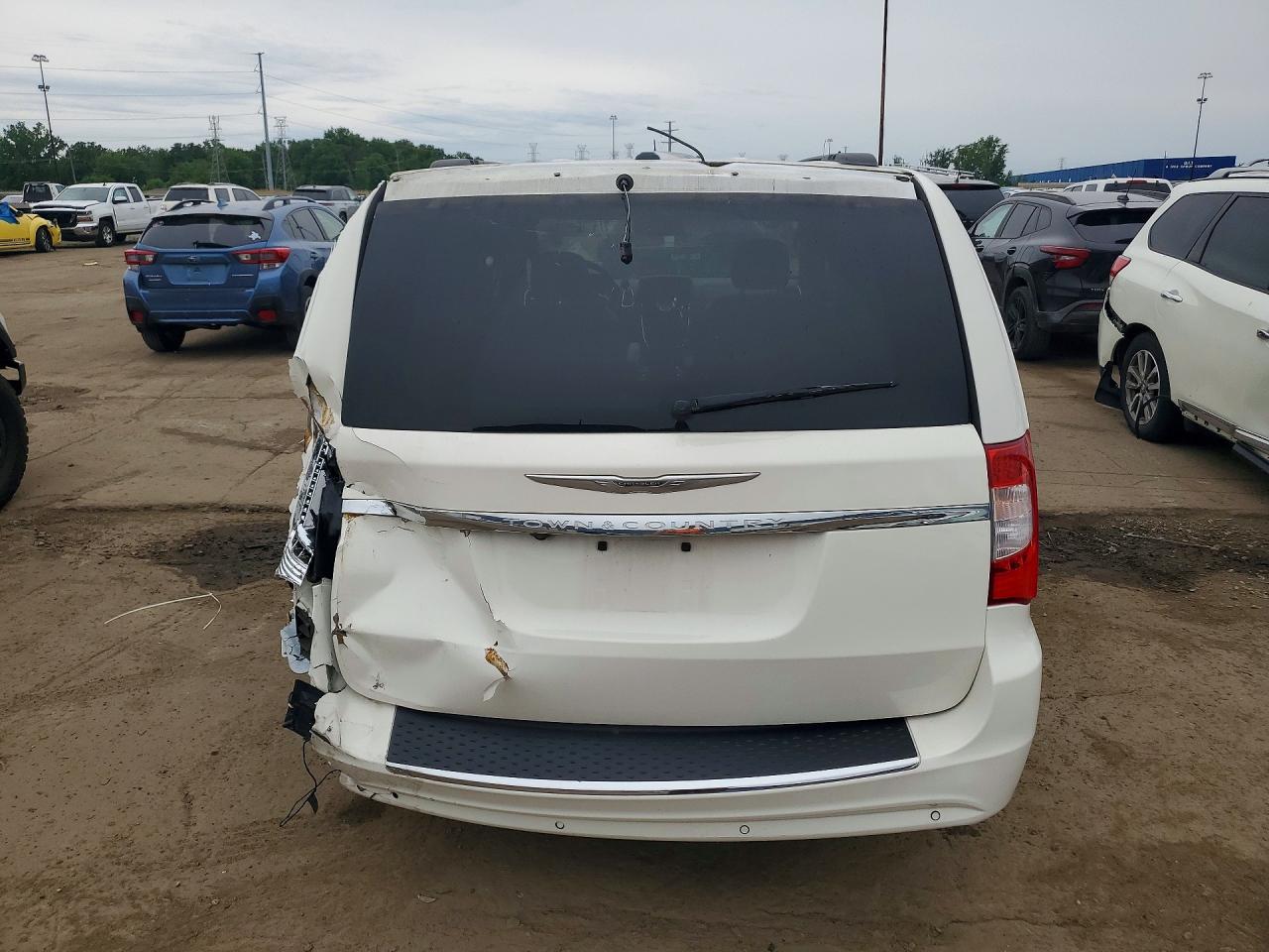 2013 Chrysler Town & Country Touring L White vin: 2C4RC1CG4DR565053