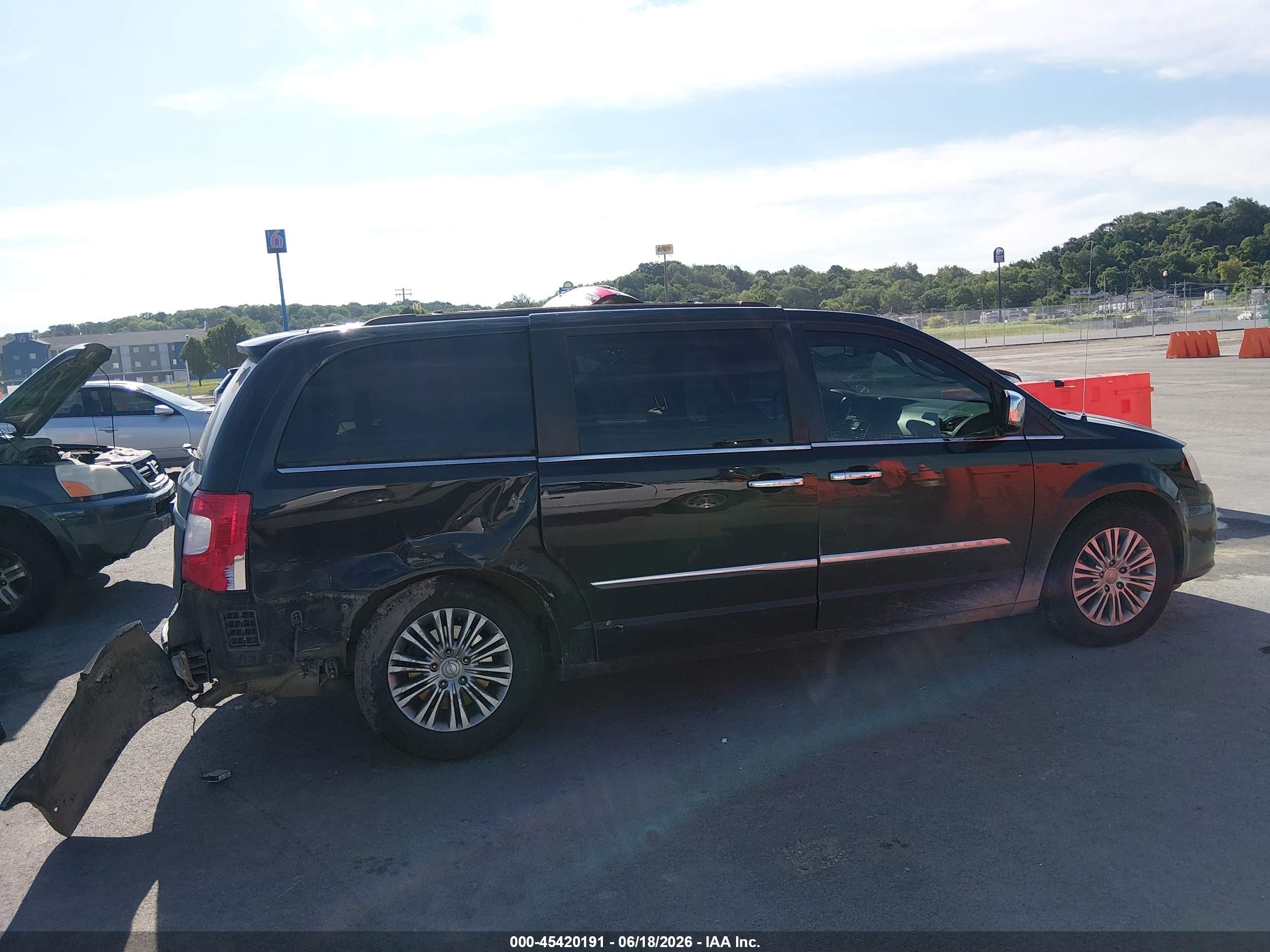 2013 Chrysler Town & Country Touring-l Black vin: 2C4RC1CG4DR572522