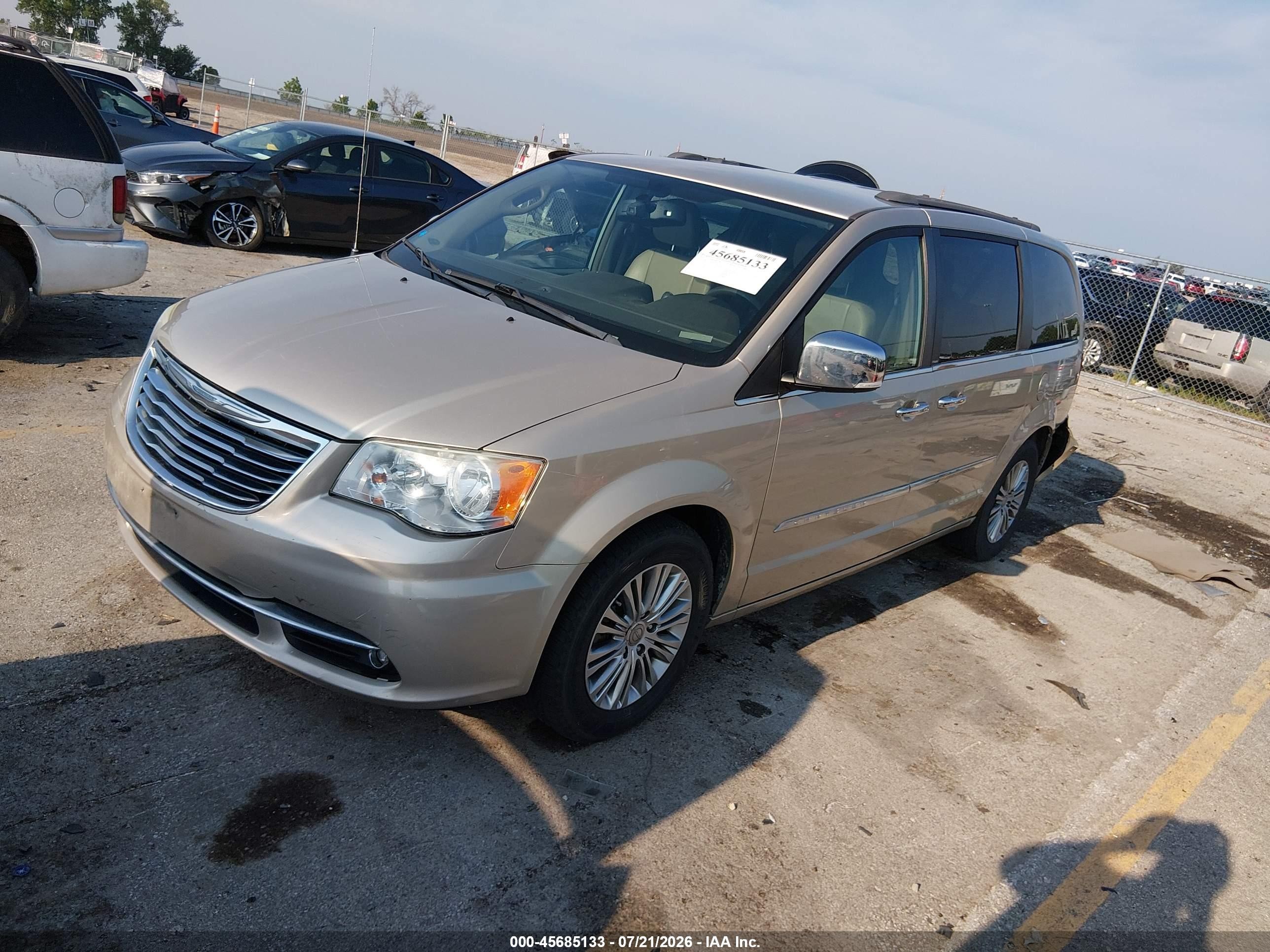 2013 Chrysler Town & Country Touring-l Gold vin: 2C4RC1CG4DR645839