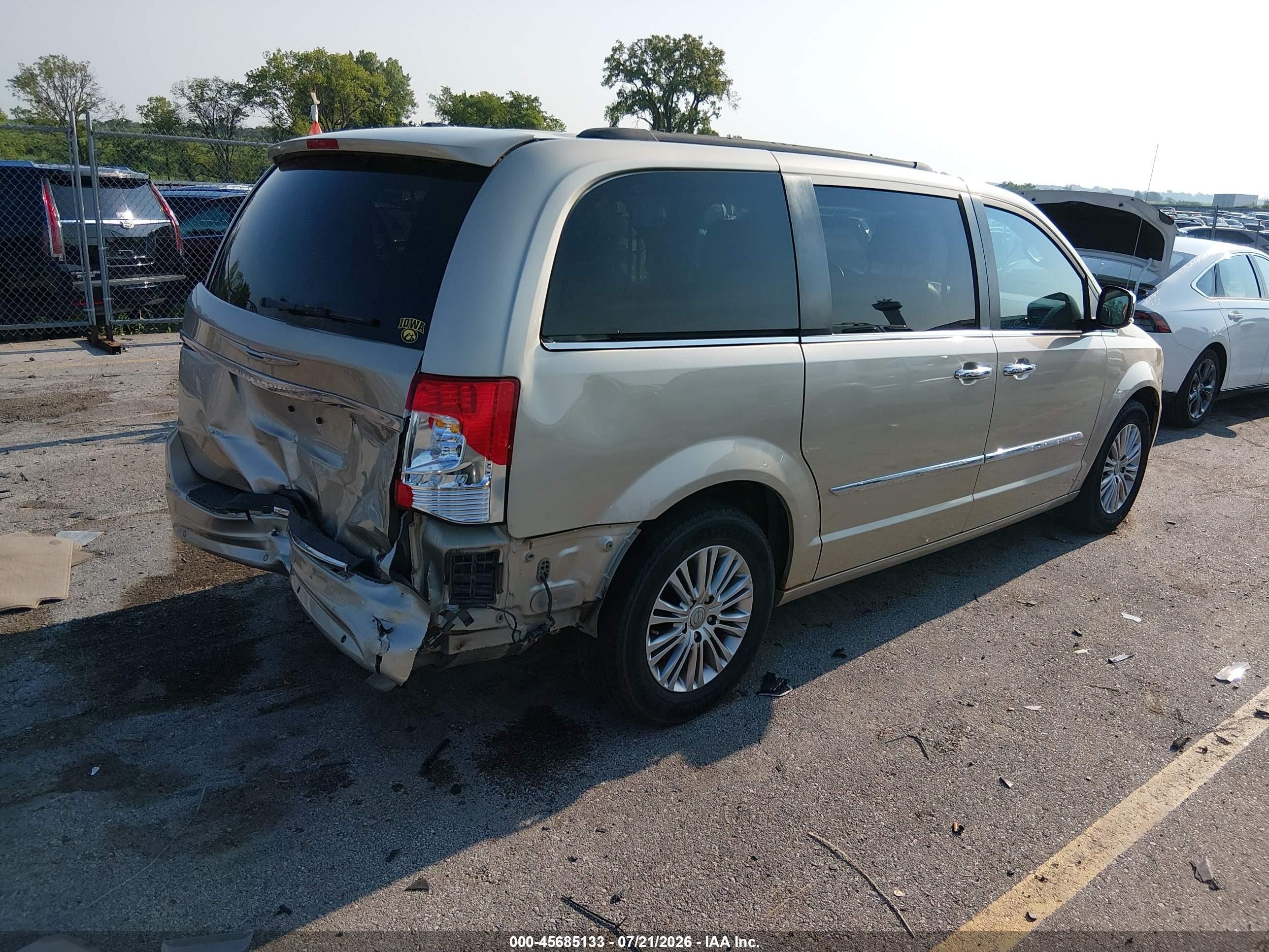 2013 Chrysler Town & Country Touring-l Gold vin: 2C4RC1CG4DR645839