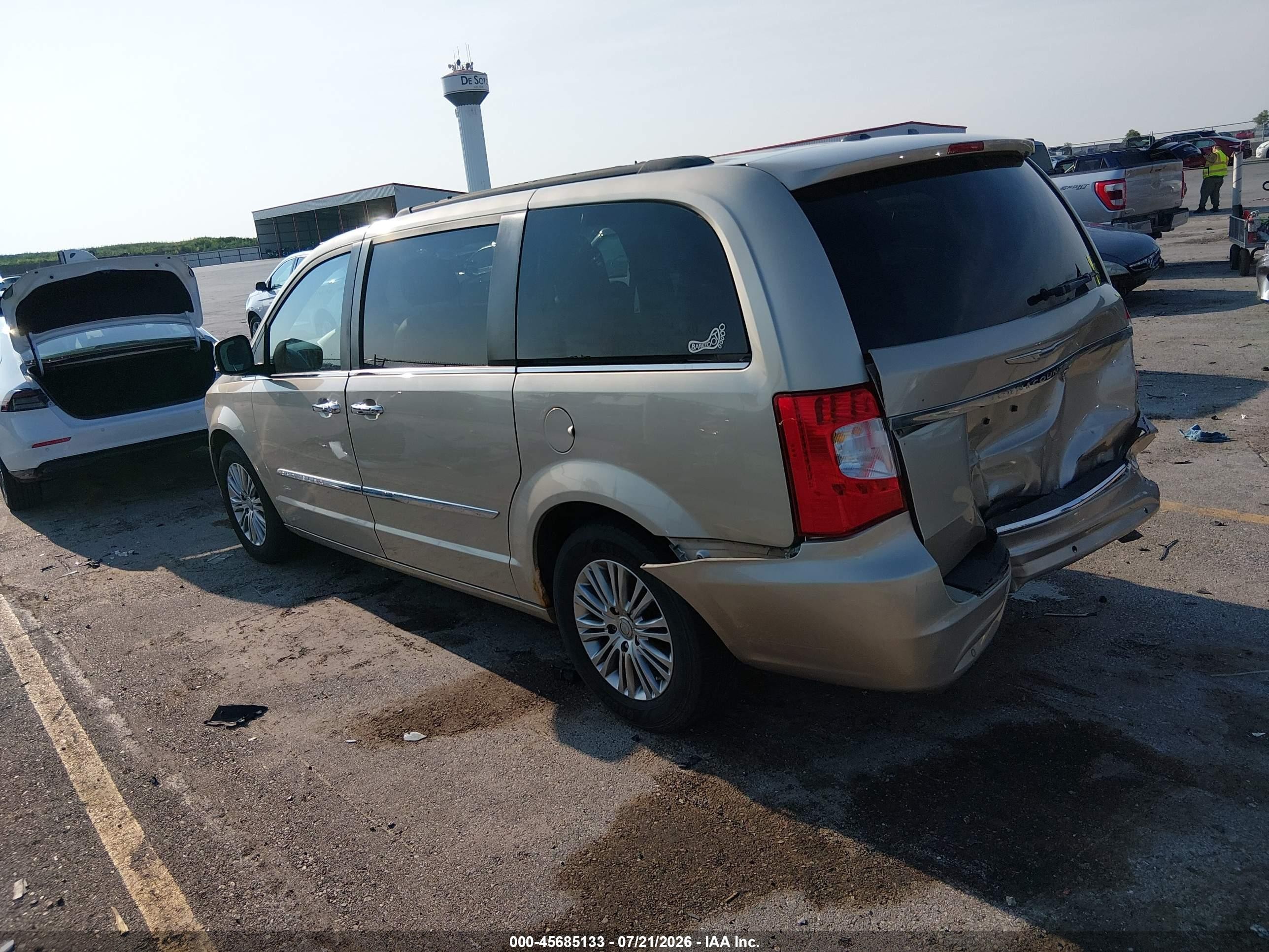 2013 Chrysler Town & Country Touring-l Gold vin: 2C4RC1CG4DR645839