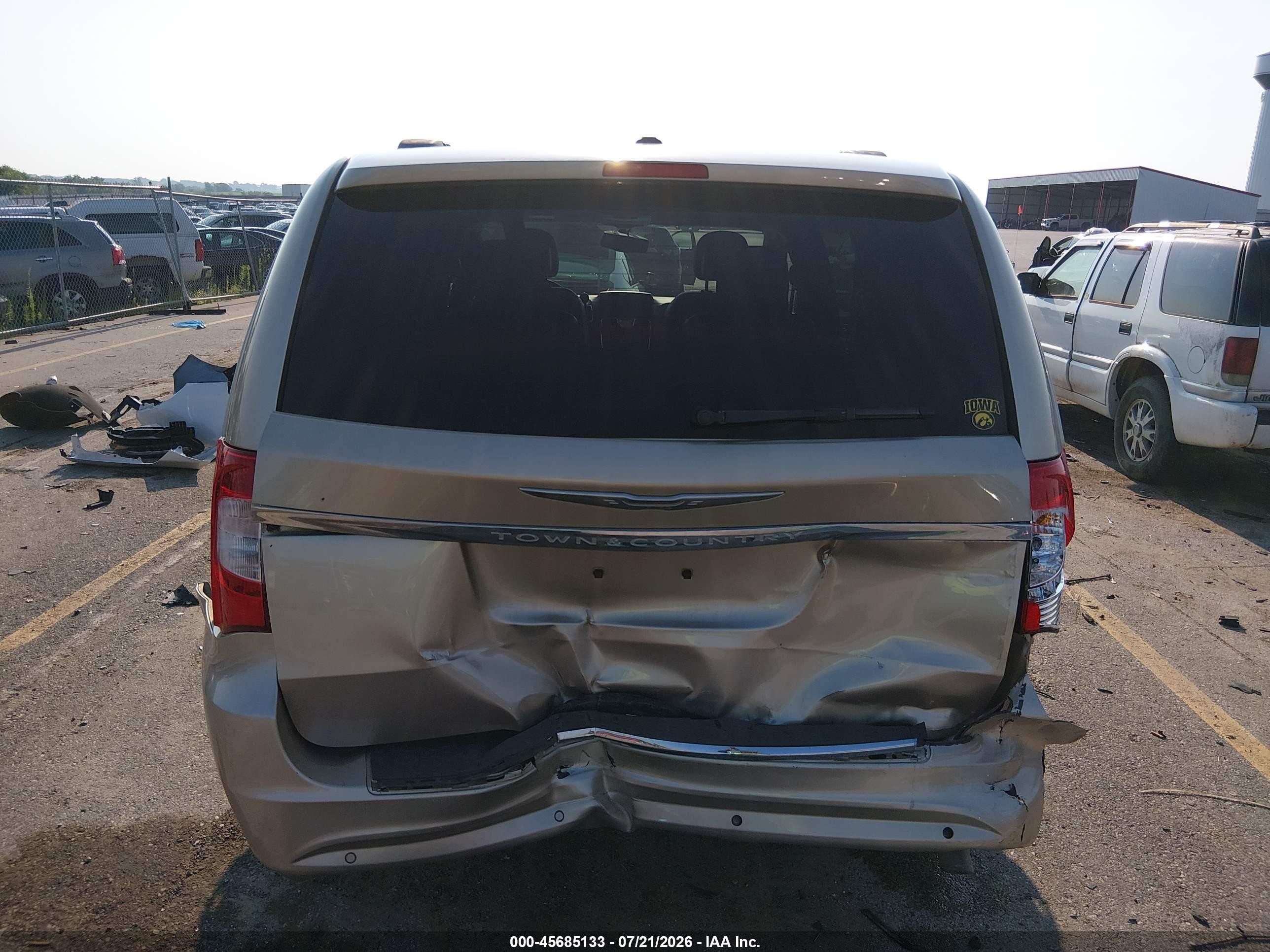 2013 Chrysler Town & Country Touring-l Gold vin: 2C4RC1CG4DR645839