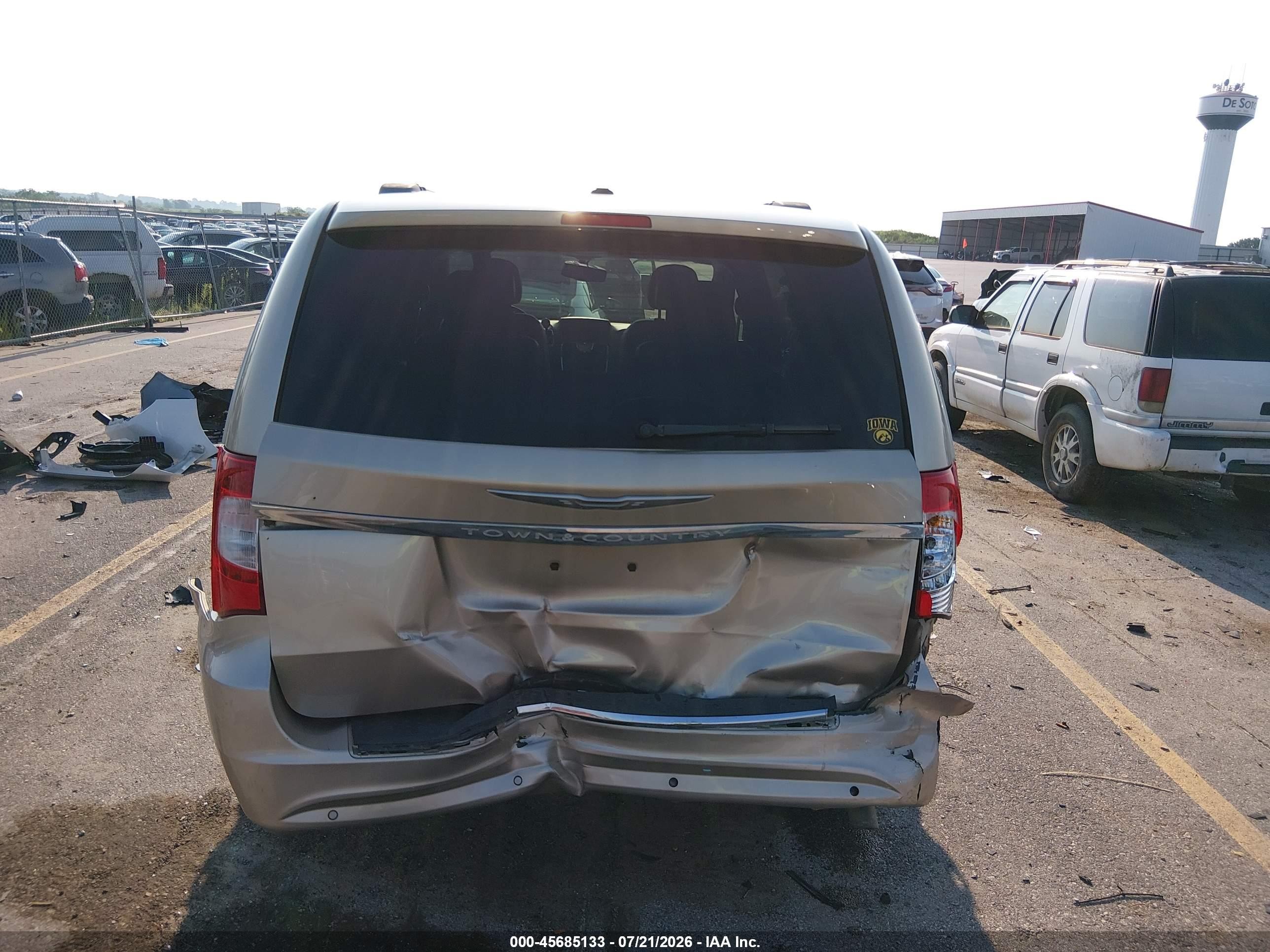 2013 Chrysler Town & Country Touring-l Gold vin: 2C4RC1CG4DR645839