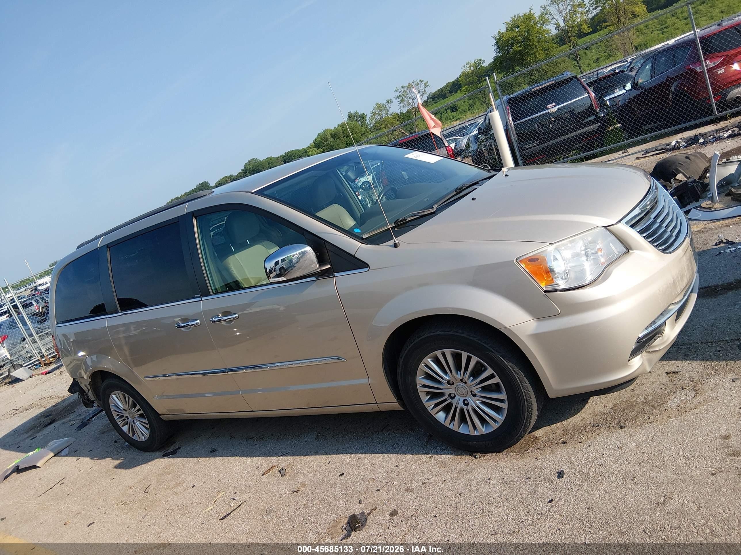 2013 Chrysler Town & Country Touring-l Gold vin: 2C4RC1CG4DR645839