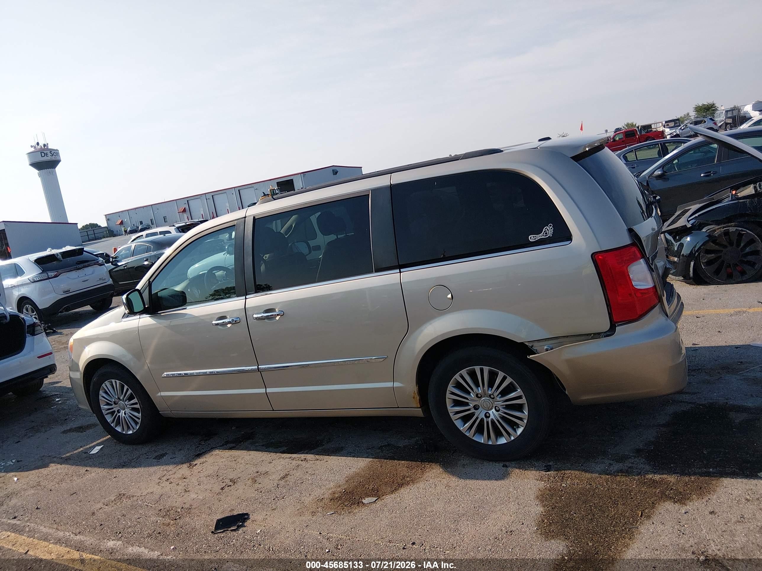 2013 Chrysler Town & Country Touring-l Gold vin: 2C4RC1CG4DR645839