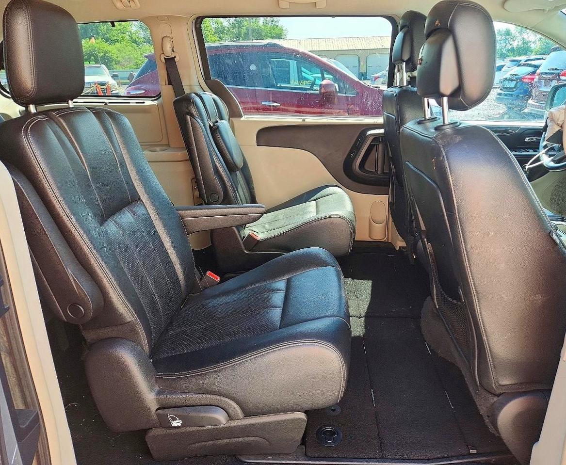 2014 Chrysler Town & Country Touring L Silver vin: 2C4RC1CG4ER147691