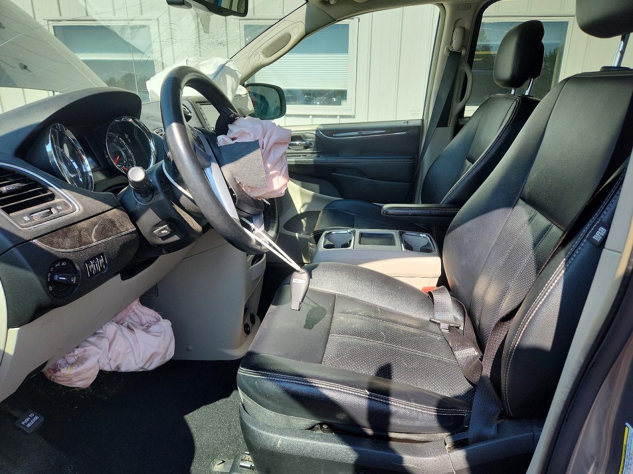 2014 Chrysler Town & Country Touring L Silver vin: 2C4RC1CG4ER147691