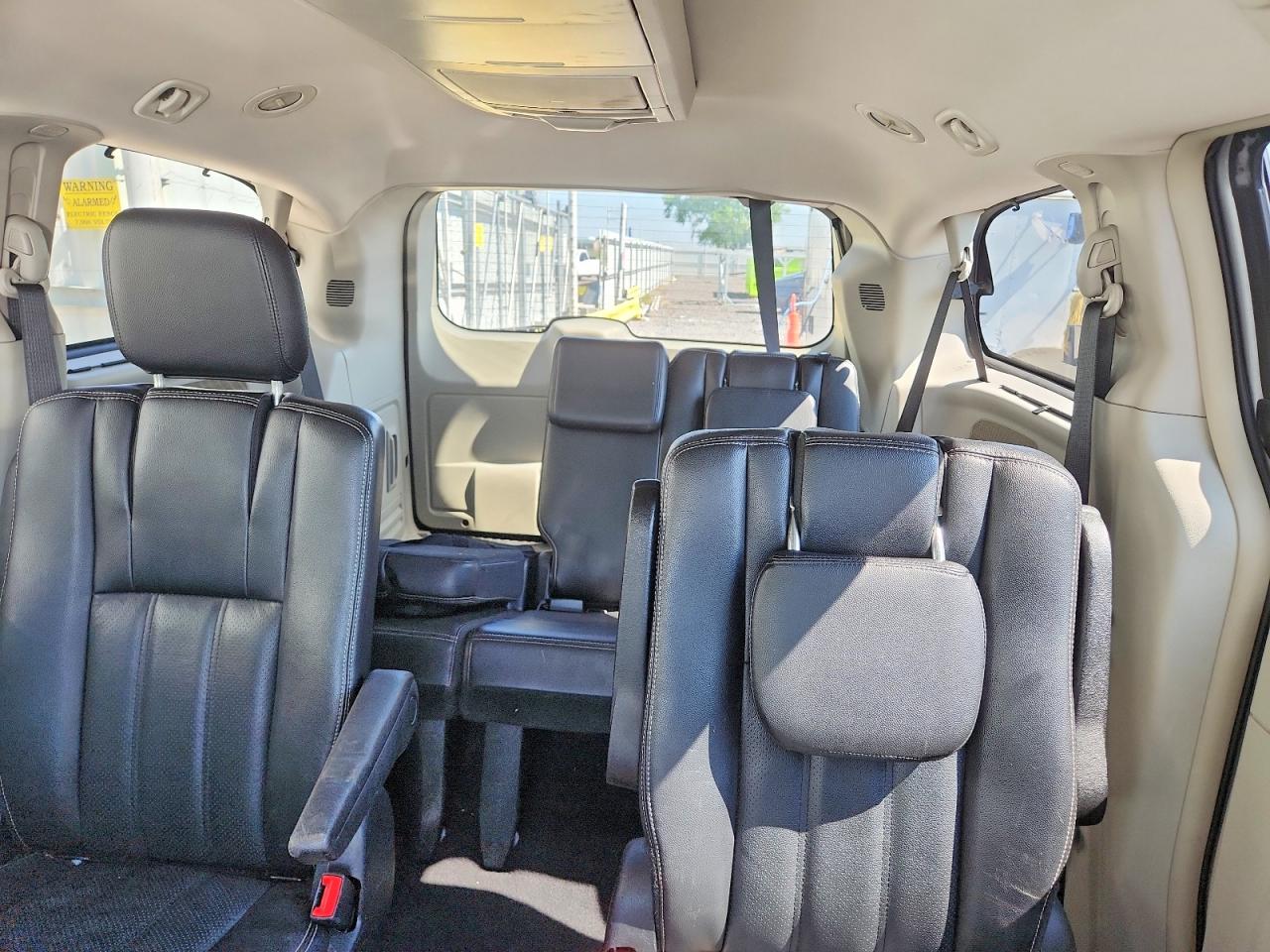 2014 Chrysler Town & Country Touring L Silver vin: 2C4RC1CG4ER147691