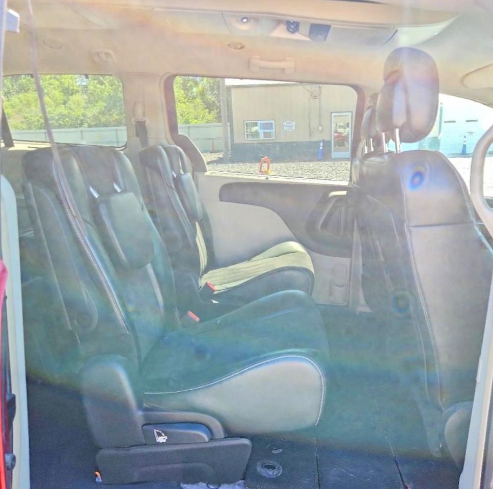 2014 Chrysler Town & Country Touring L Red vin: 2C4RC1CG4ER189407