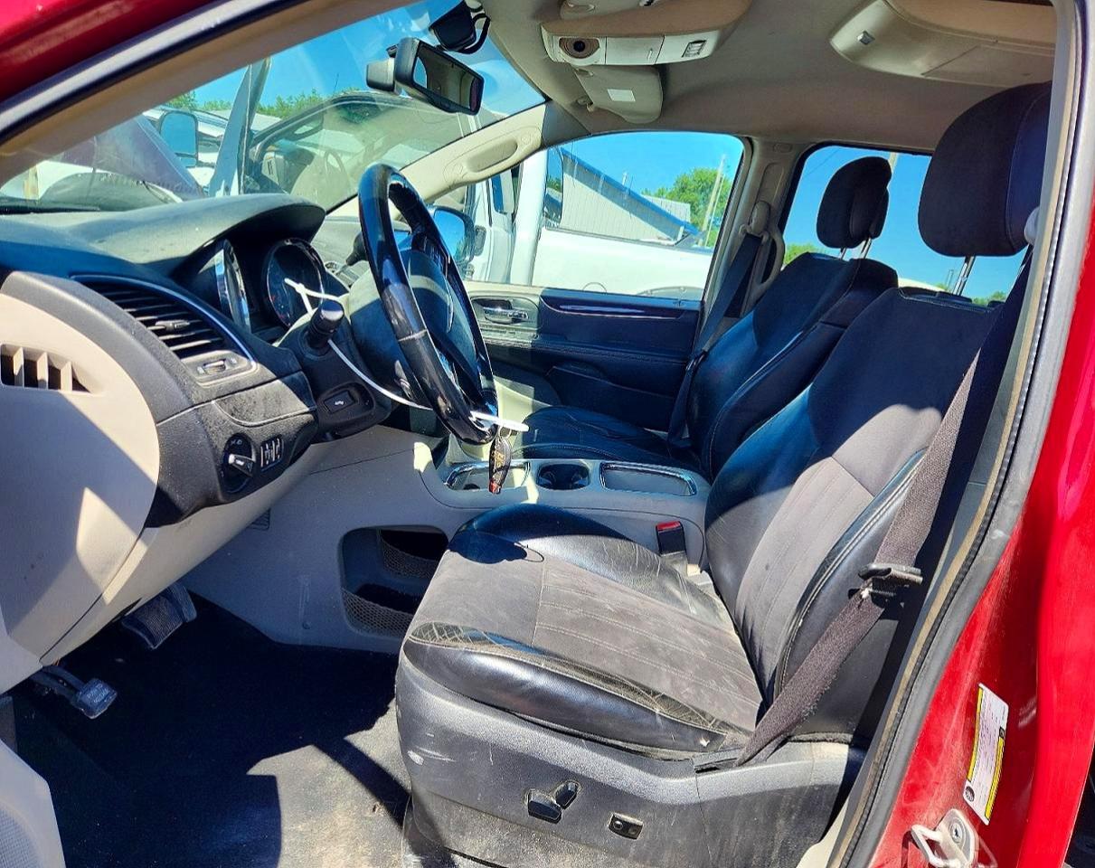 2014 Chrysler Town & Country Touring L Red vin: 2C4RC1CG4ER189407
