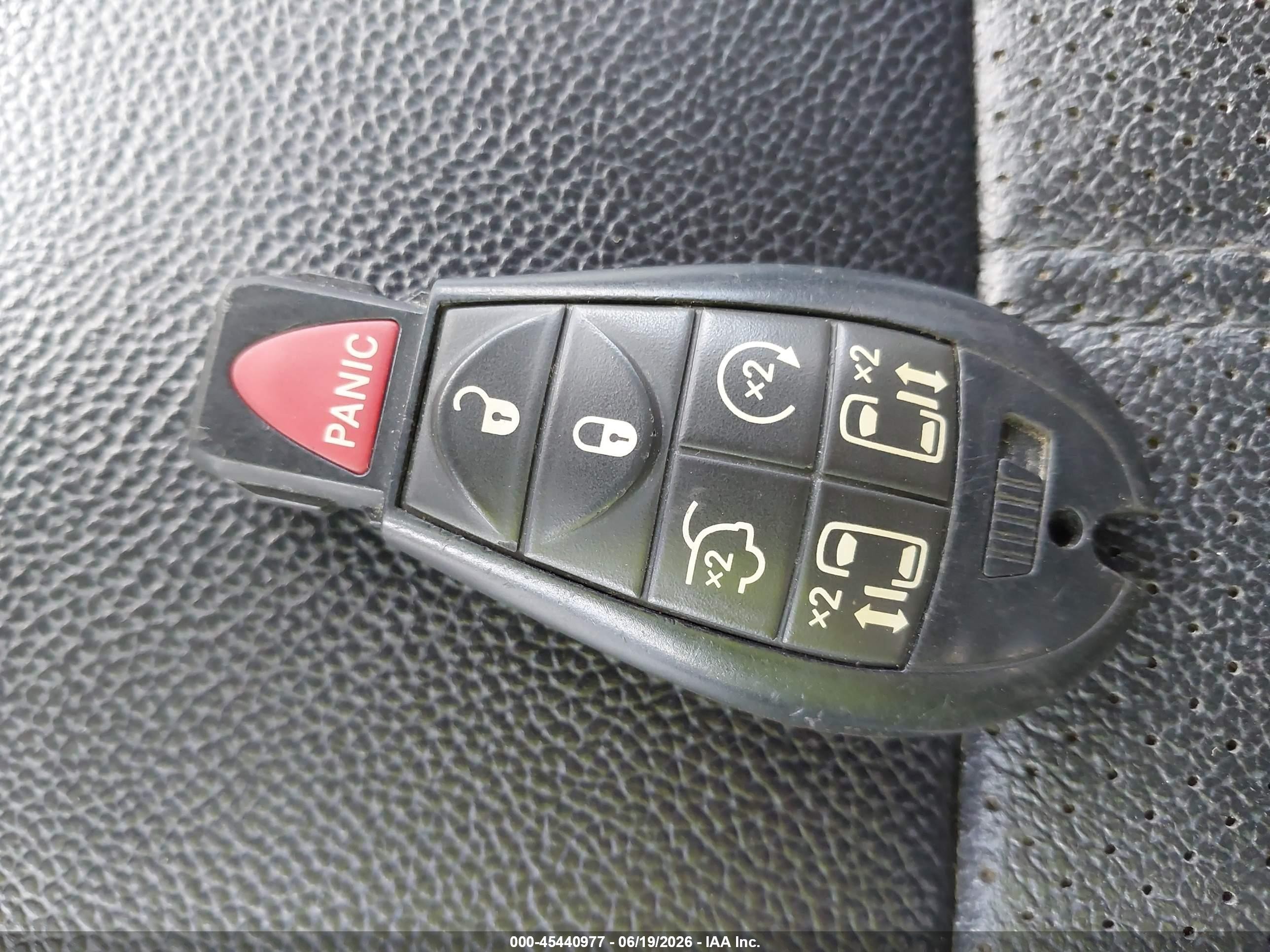 2014 Chrysler Town & Country Touring-l Красный vin: 2C4RC1CG4ER285201