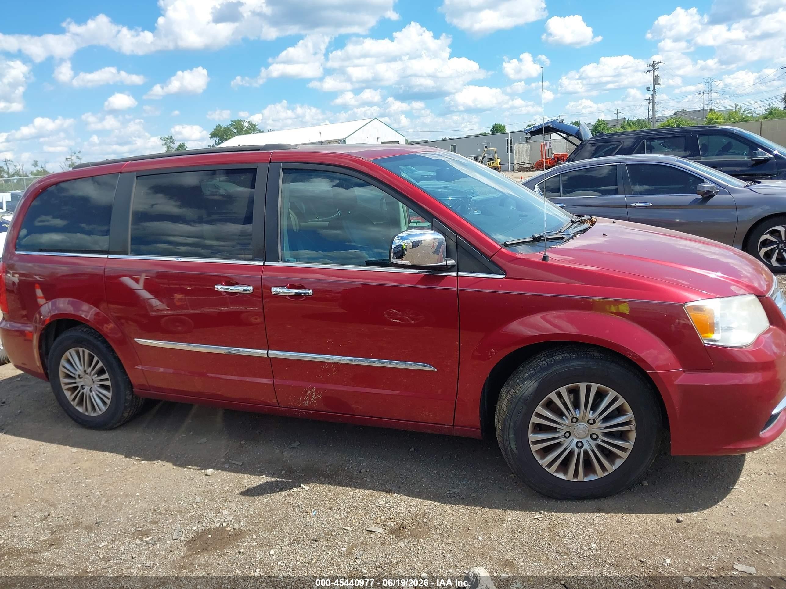 2014 Chrysler Town & Country Touring-l Красный vin: 2C4RC1CG4ER285201