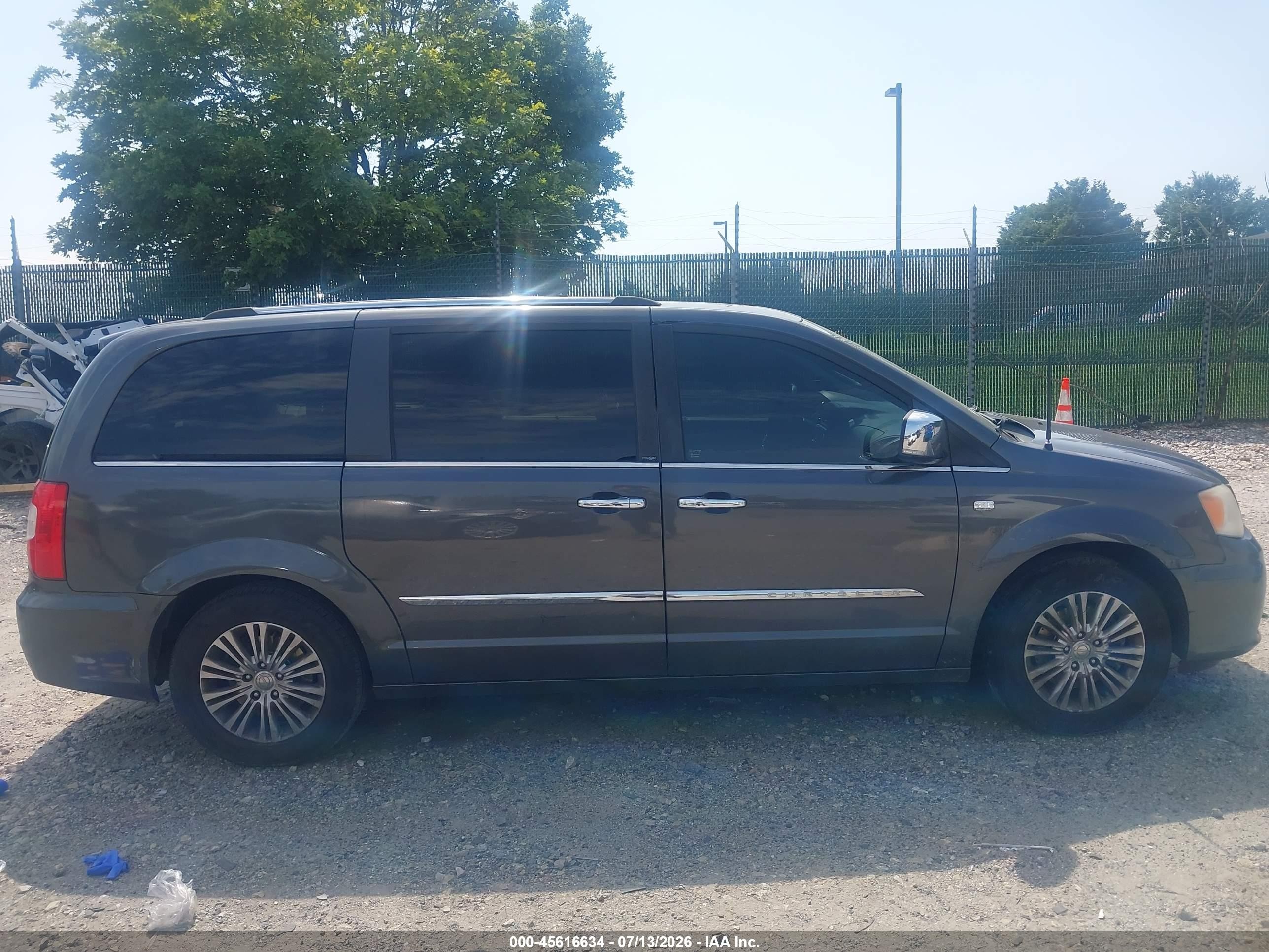 2014 Chrysler Town & Country Touring-l 30th Anniversary Gray vin: 2C4RC1CG4ER310999