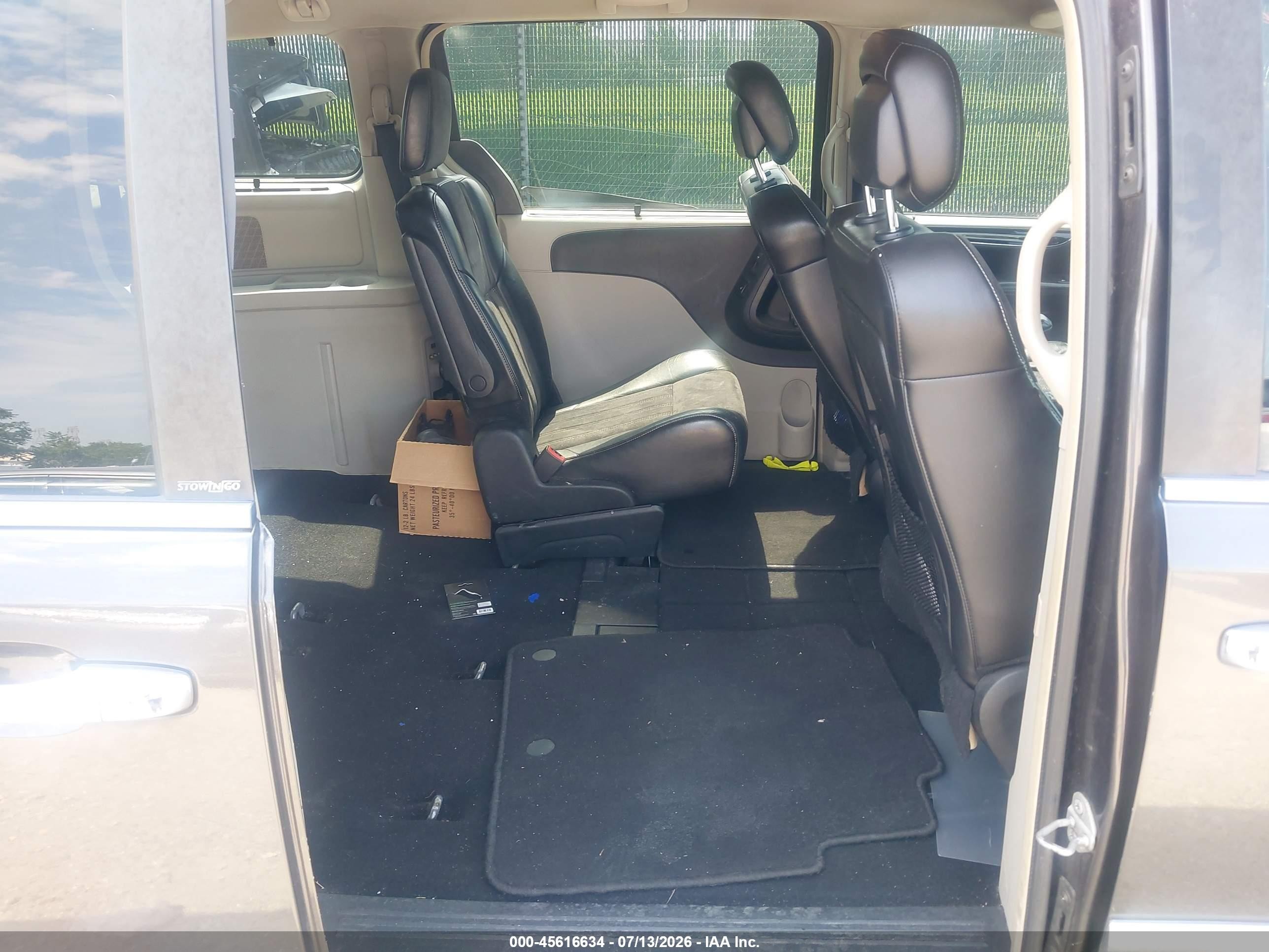 2014 Chrysler Town & Country Touring-l 30th Anniversary Gray vin: 2C4RC1CG4ER310999