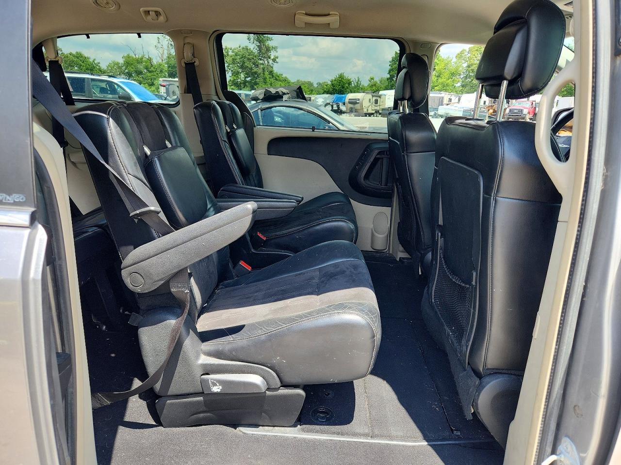 2014 Chrysler Town & Country Touring L Silver vin: 2C4RC1CG4ER319895