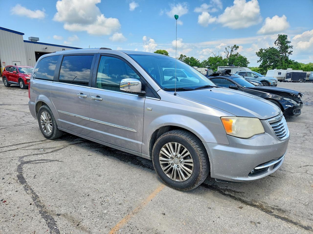 2014 Chrysler Town & Country Touring L Silver vin: 2C4RC1CG4ER319895