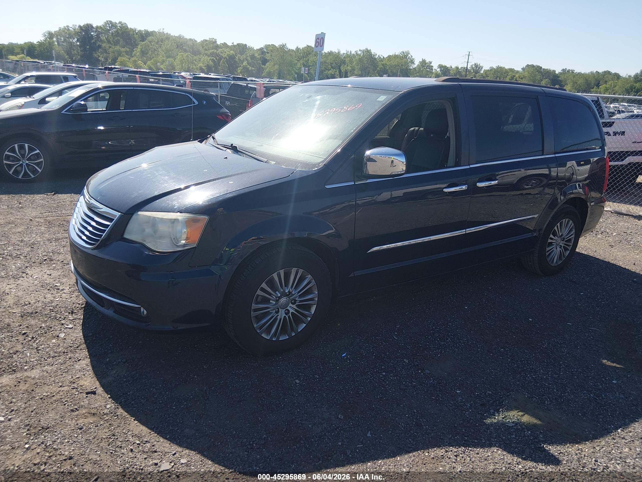 2015 Chrysler Town & Country Touring-l Blue vin: 2C4RC1CG4FR513697
