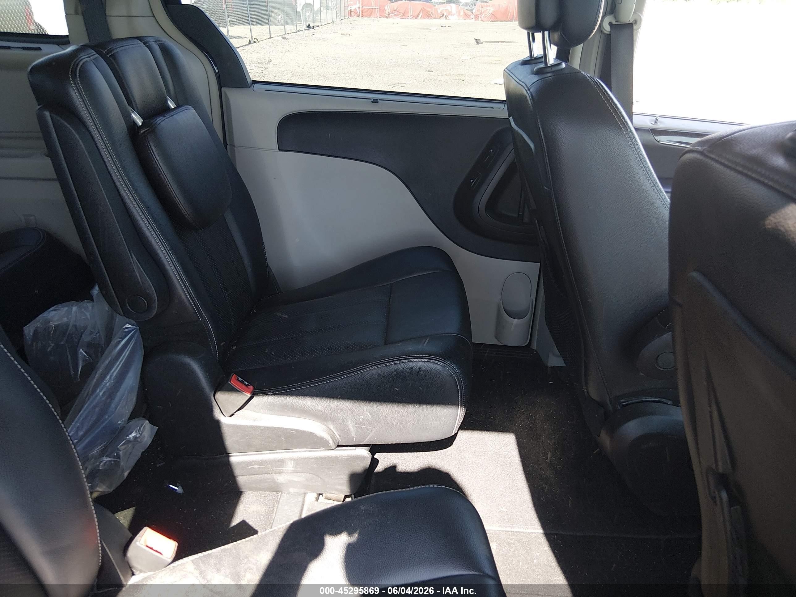 2015 Chrysler Town & Country Touring-l Blue vin: 2C4RC1CG4FR513697