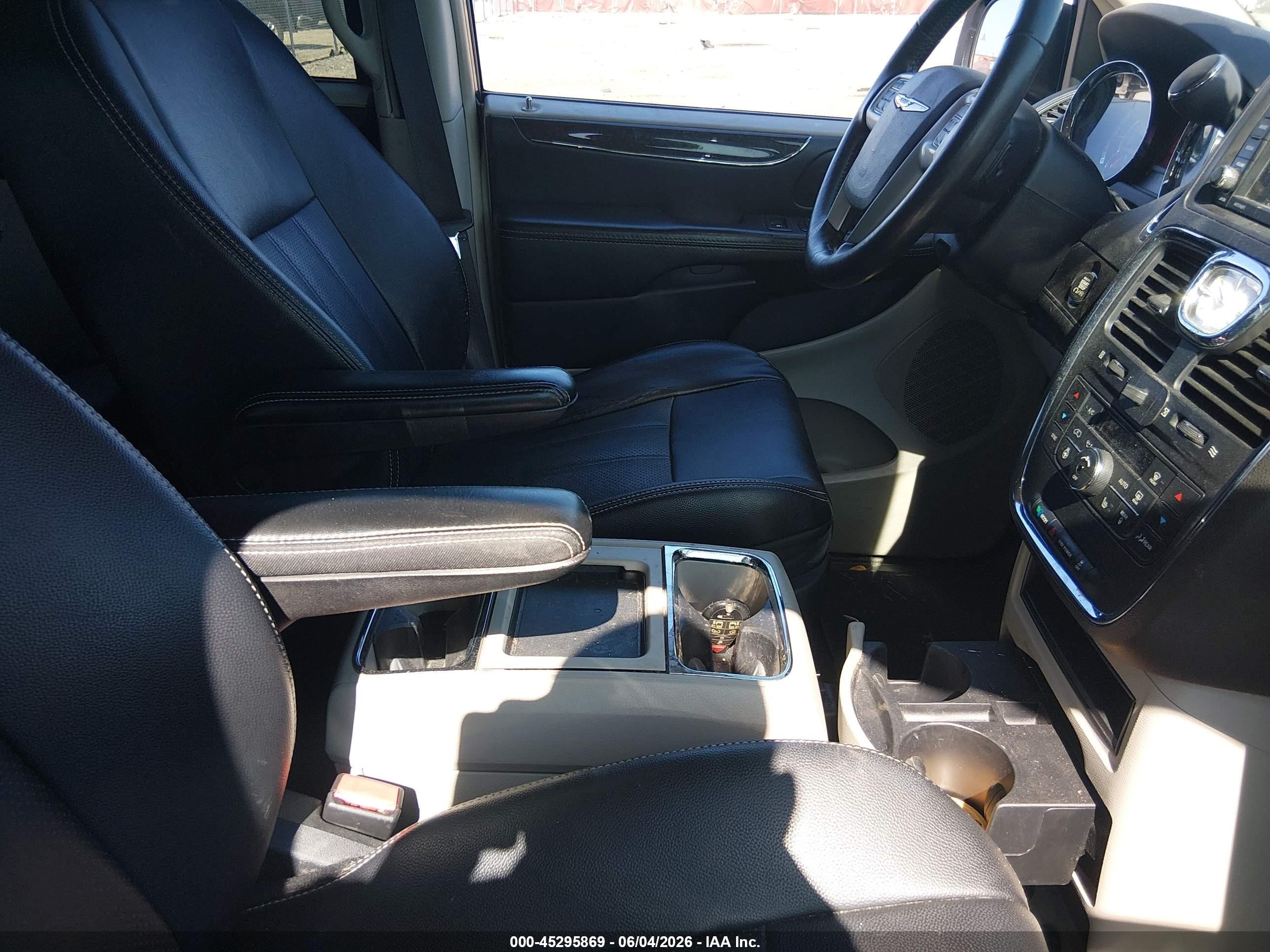 2015 Chrysler Town & Country Touring-l Blue vin: 2C4RC1CG4FR513697