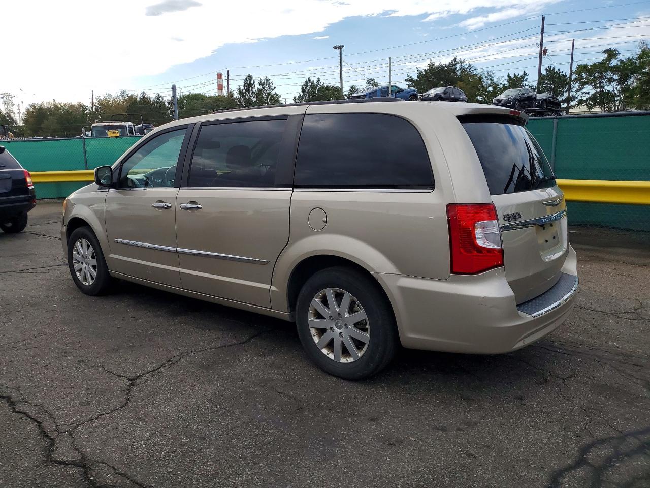 2015 Chrysler Town & Country Touring L Gold vin: 2C4RC1CG4FR539846